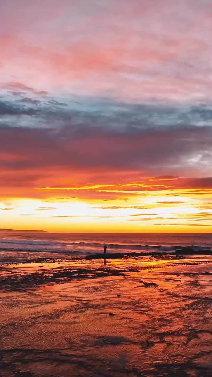 Coronaのインスタグラム：「Rise and shine takes on a whole new meaning when this is your view. ⁣ ⁣ #ThisIsLiving⁣ ⁣ 📸: @trenny_m⁣ ⁣  #Australia」