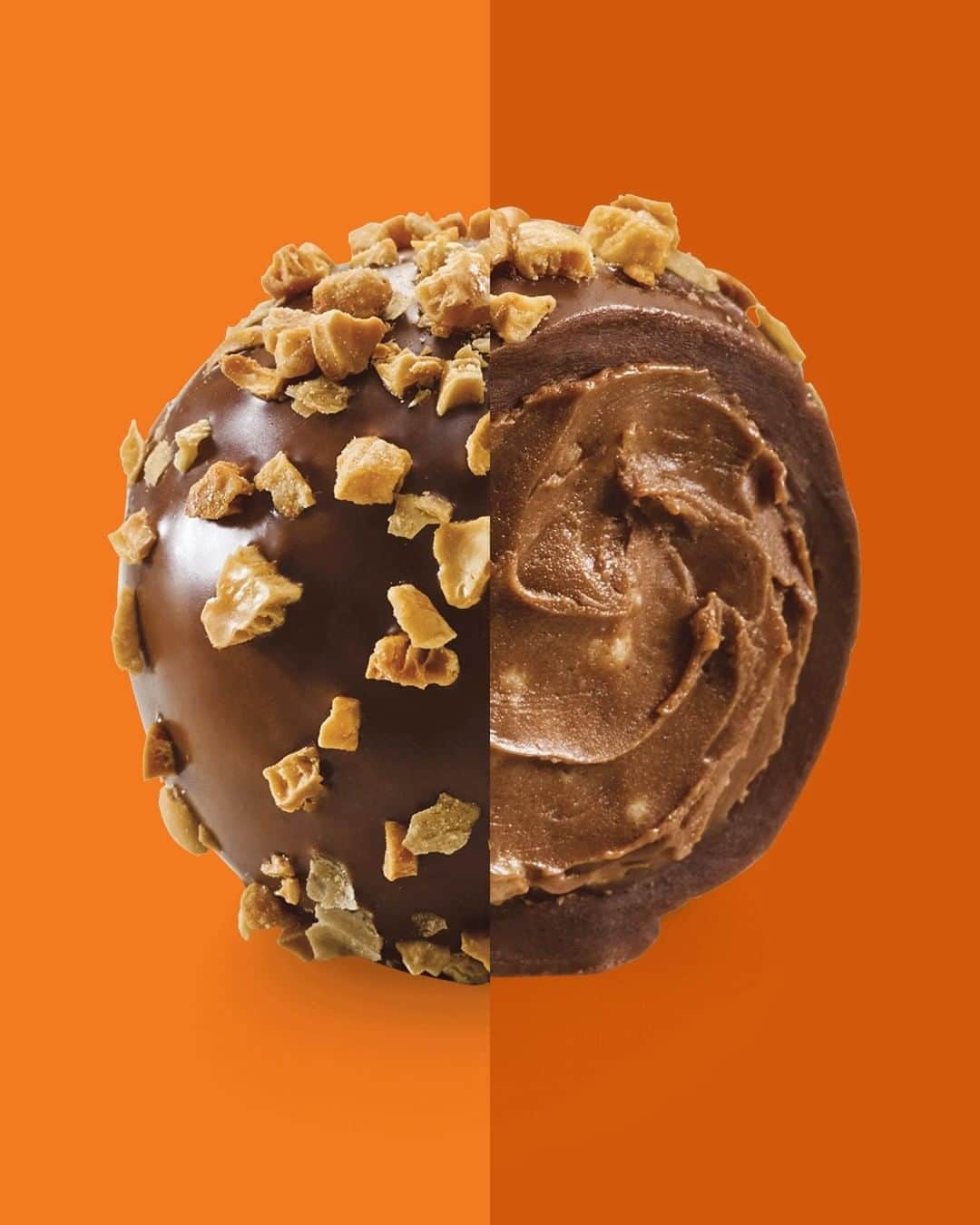 GODIVAのインスタグラム：「GODIVA is — they named a day after us — chocolate. 🍫  Celebrate National Chocolate Day with GODIVA today!」