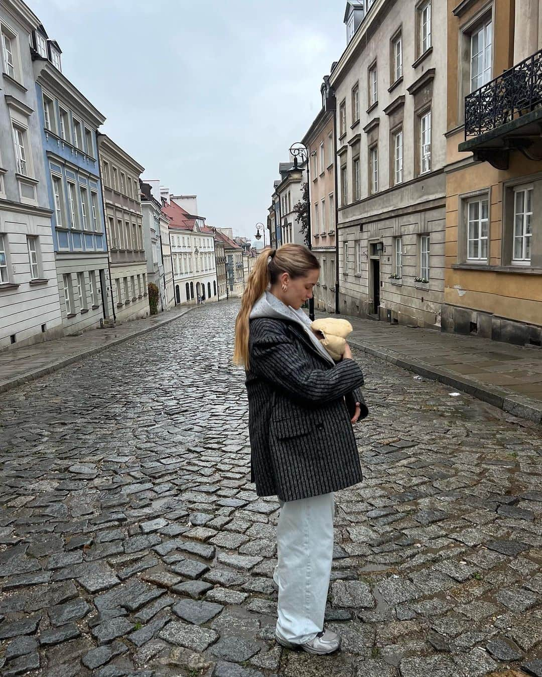 ペニーレ・タイスベックさんのインスタグラム写真 - (ペニーレ・タイスベックInstagram)「Annonce First trip with Bells to see the beautiful city, where her grandmother, Izabella, is from. Such a unique experience, especially since Bella is named after her💗 Also, I was reunited with my dear friend, Magda, to celebrate her collection with @mytheresa.com 🌹🍝 PS swipe for Bella’s tiny jacket that Magda made for her🥹💗🥹🌹♥️」10月28日 23時00分 - pernilleteisbaek