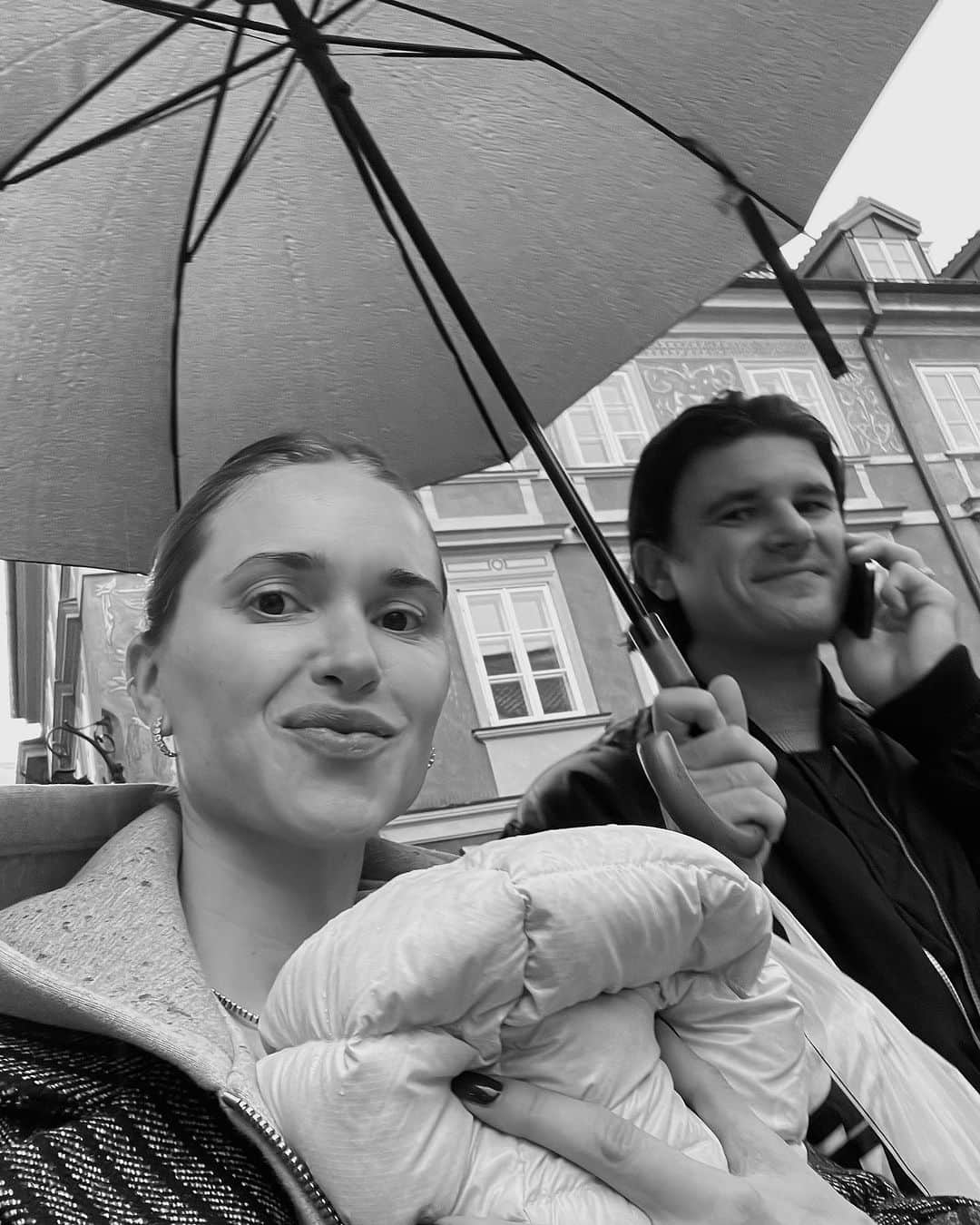 ペニーレ・タイスベックのインスタグラム：「Annonce First trip with Bells to see the beautiful city, where her grandmother, Izabella, is from. Such a unique experience, especially since Bella is named after her💗 Also, I was reunited with my dear friend, Magda, to celebrate her collection with @mytheresa.com 🌹🍝 PS swipe for Bella’s tiny jacket that Magda made for her🥹💗🥹🌹♥️」