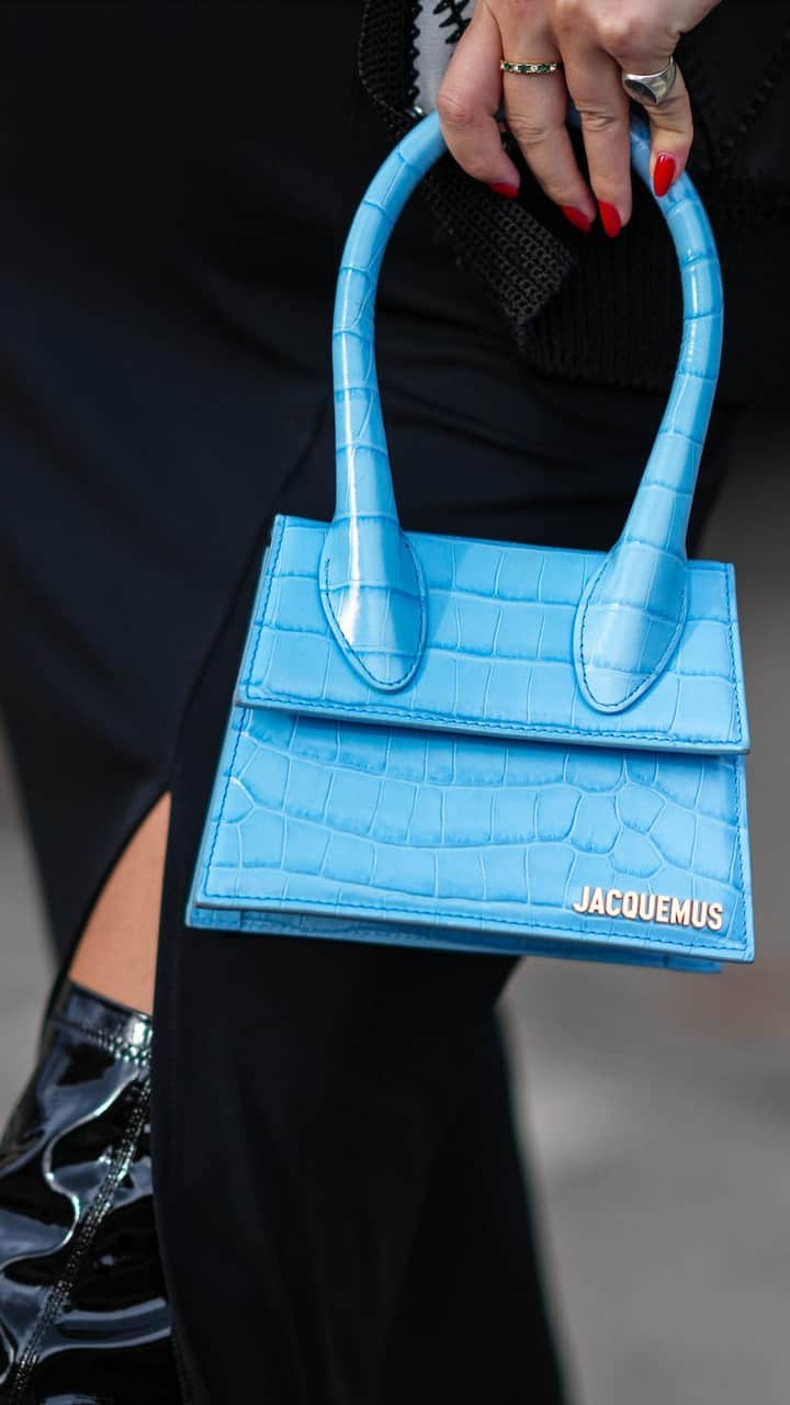 ShopBAZAARのインスタグラム：「There’s no denying French designer Simon Porte Jacquemus has become one of the most talked about and in-demand brands of the millennium. His Le Chiquito bags has been a staple this year and is in everyone's wardrobe this fall. Check out his influence in these fall street style inspired outfits! Shop the link in bio. #SHOPBAZAAR」