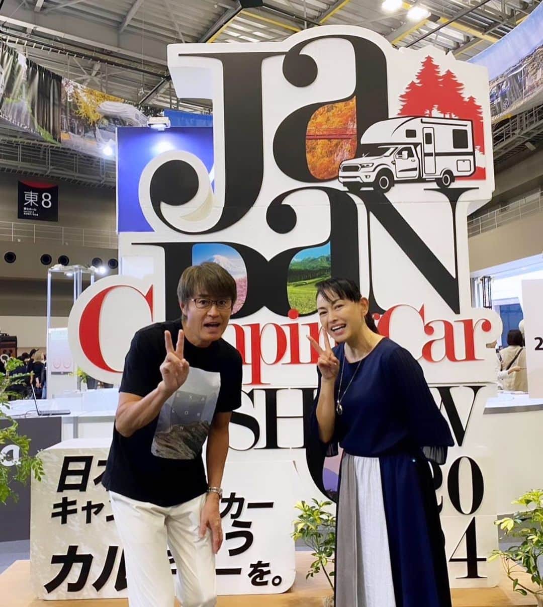 田中美奈子さんのインスタグラム写真 - (田中美奈子Instagram)「合唱バトルで80年代アイドルチームのメンバーだった野々村真さんがキャンピングカーに興味をお持ちだと知り是非とお声掛けして、本日東京ビッグサイトでジャパンモビリティショーにてトークショーを開催致しました💃🕺💃🕺💃🕺 真さんは、自宅の駐車場にも入るバンコンが欲しいそうで、目をキラキラさせながらキャンピングカーを見学していました✨✨✨✨楽しみ〜👍👍 #バンコンの旅 #キャンピングカーショー #キャンピングカー欲しい #キャンピングカーライフ #ジャパンモビリティショー #ジャパンモビリティショー2023 #ジャパンモビリティショー🚗 #80s #バブル時代 #バブリー #夢の車 #合唱バトル #japanmobilityshow2023 #トークショーありがとうございました #トークショーイベント #お集まり頂きありがとうございました #japaneseactor🇯🇵 #ビッグサイト@」10月28日 23時03分 - tanakaminako0912