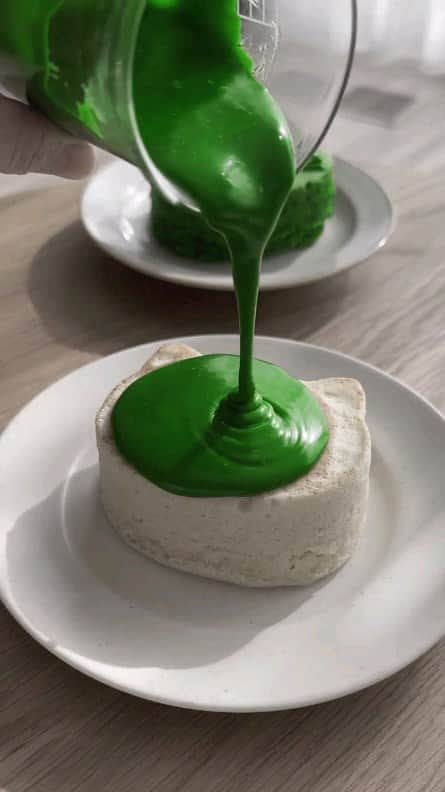 Matchæologist®のインスタグラム：「🙌 Tag a #Matchaholic who would go absolutely crazy over this scrummy #Matcha 🍃 Chocolate #Pancake 🐱 prepared by @matcha_aya! . 🎃 Don’t be haunted by regret, come to our #HalloweenSale! 👉 Enter code ‘MatchaHalloween’ during checkout for a 15% discount site-wide, valid until midnight on Sunday, 29 October!  . Visit Matchaeologist.com (link in bio 👉 @Matchaeologist) . Matchæologist® #Matchaeologist Matchaeologist.com」