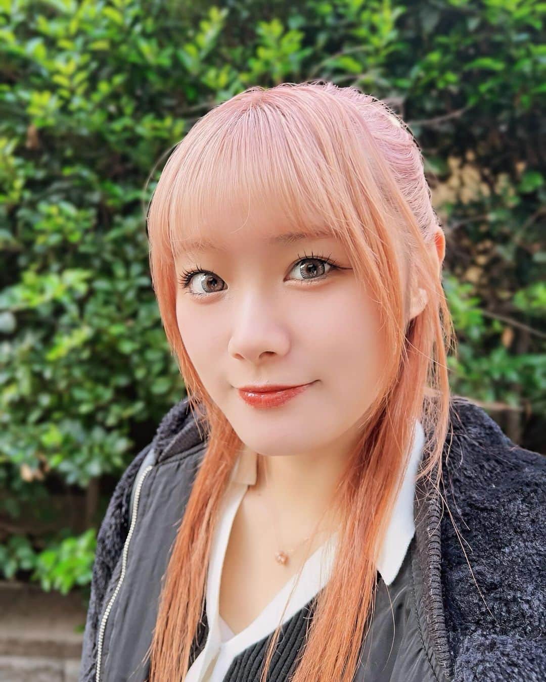 長谷川玲奈のインスタグラム：「オレンジぽくなってきた🍊 これはこれでよき〜💭  #ピンクヘアー #オレンジヘアー」
