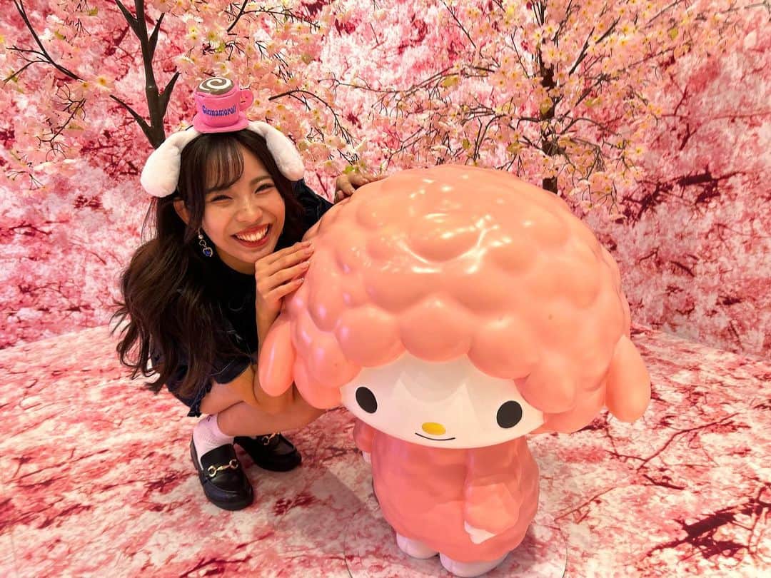 斉藤めぐさんのインスタグラム写真 - (斉藤めぐInstagram)「. . ピアノちゃんの顎よしよししてる🐏🩷 . #サンリオ #サンリオピューロランド #ピューロランド #マイメロ #ピアノちゃん」10月28日 23時10分 - megusaitou