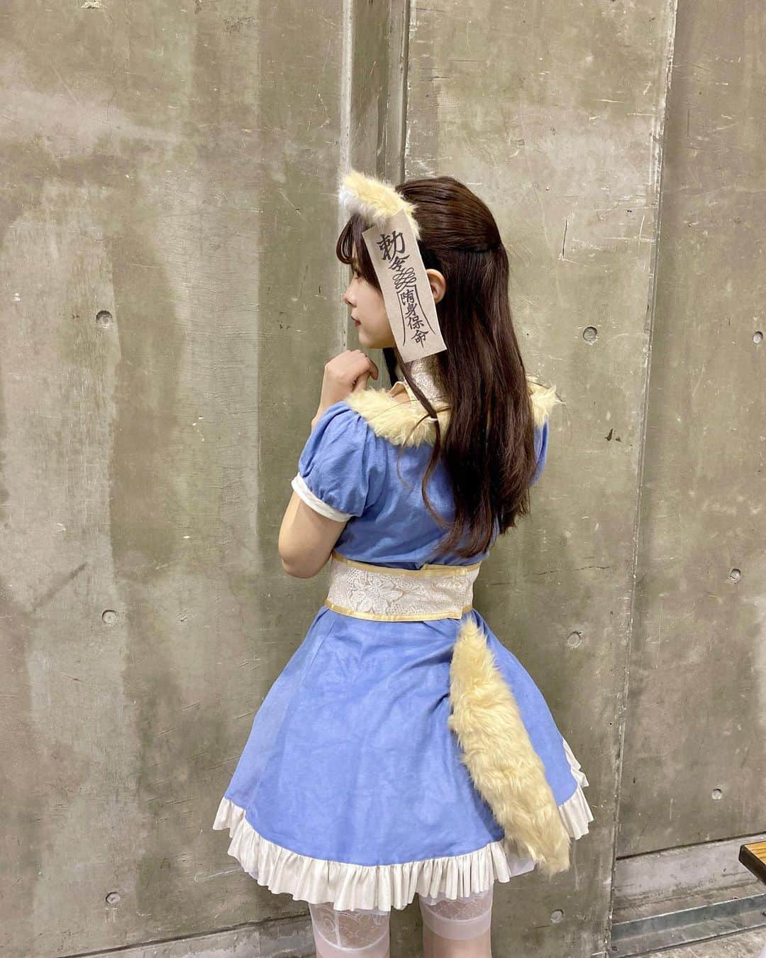 荒野姫楓さんのインスタグラム写真 - (荒野姫楓Instagram)「息止めちゃだめだよ！約束👻  ┈┈┈┈┈┈┈┈┈┈┈┈┈┈┈┈┈┈       雑誌｢Scawaii!｣年間ゲストモデルオーディション 最終審査に進む為にSHOWROOMイベントに参加しています🔥   イベント期間 ⏰10/26 17:00〜11/01 19:59 ⏰       明日のSHOWROOM配信スケジュールは   ①8:15-8:45 寝起き日本語禁止配信  ②13:15-13:45 昼食もぐもぐ配信inポートメッセなごや  ③21:30-23:00 荒野姫楓ミニソロライブ  ④23:30-24:00 ソロライブアフタートーク     毎回エンディングテーマで配信の最後に1枠目は｢体育館で朝食を｣ 最後の枠では｢微笑みのポジティブシンキング｣を歌います！  配信回数を重ねていくごとに歌が上手くなっていくのか どうぞ最後まで見届けてください！     応援方法については プロフィールにあるlitlinkに詳しくまとめてます！ 簡単なので初めての方もやりやすいと思います✊🏻 分からないことがあったら配信中にコメントください！     上位3名が最終審査に進むことが出来ますが 私が目指しているのは1位です🥇   チームSはモデル経験メンバーが多いので 私もそれに続いていけるよう頑張ります！   11/1まで荒野姫楓の応援をよろしくお願いします！       ┈┈┈┈┈┈┈┈┈┈┈┈┈┈┈┈┈┈     #名古屋#名古屋アイドル#アイドル#モデル#モデル志望#モデルオーディション#コスプレ #コスプレイヤー#コスプレ女子#コスプレ撮影#ハロウィン #ハロウィンコスプレ #キョンシー#scawaii#showroom#modelaudition#audition#SKE48#idol#Nagoya#asiangirl#asian#Japaneseidol#please#support#followｍe」10月28日 23時14分 - _arnhmk_