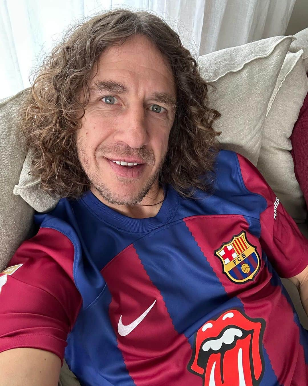 カルレス・プジョルのインスタグラム：「Som-hi @fcbarcelona 💪💙❤️」