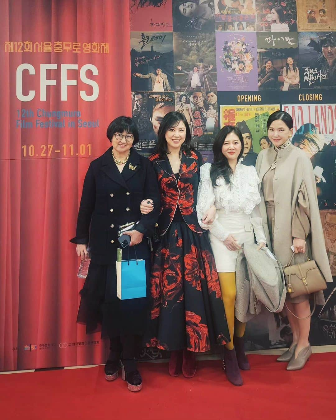 コン・ヒョンジュのインスタグラム：「#cffs #충무로영화제 개막식에 다녀왔습니다. 반가운 사람들도 만나고 정훈희님의 멋진 라이브 공연도 보고 다시 일하고 싶은 생각에 두근두근 했어요😁  서울충무로영화제는 10월 27일(금)부터 11월 1일(수)까지 #충무아트센터  #CGV명동역 라이브러리, 중구 일대에서 총 36편의 영화를 상영한다고 해요. 많은 관심 부탁드립니다♡♡♡  @cffs_official」