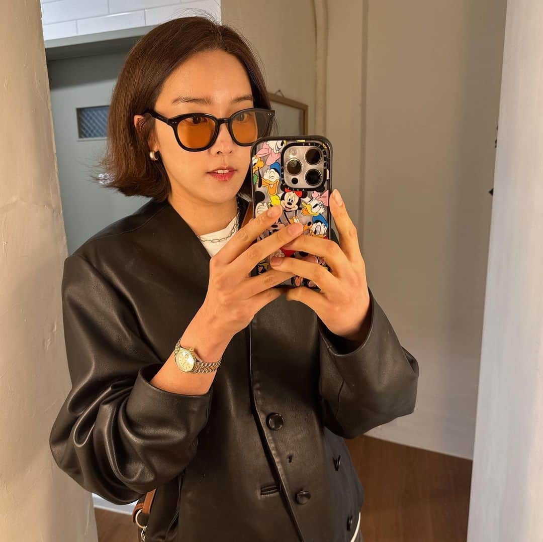 キム・ソラのインスタグラム：「• 싹둑✂️  어마어마하게 길던 머리를 잘랐어요! 요즘은 염색했던 머리도 기부할 수 있더라구요👍 어린 암 환자들을 위한 머리카락 나눔활동   #어머나운동본부 #어머나운동본부모발기증」