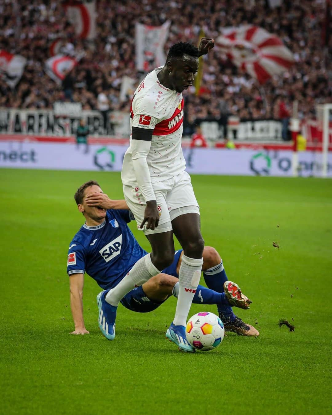 VfBシュトゥットガルトのインスタグラム：「⏸️ Pause in Cannstatt. 0:2.  In der zweiten Hälfte alles reinwerfen, Jungs!!!  _ #VfB #VfBTSG 0:2 #vfbstuttgart #vfbstuttgart1893 #auscannstatt #furchtlosundtreu #VfBInsta」