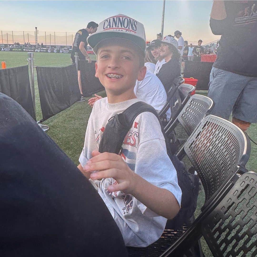 Cara Van Brocklinのインスタグラム：「The boy with the golden heart turned 12 today! I truly don’t think there is a kinder soul in the world than Hanes. It may sound crazy because I’m his mother, but I look up to him in every single way. He is just one of those people that are so easy to love and you want to be around as much as possible. And man is he the best big brother! I’m pretty sure he’s also the most responsible 12 year old, his nickname is party dad because he’s always looking out for everyone else and making sure everyone is making good decision haha. Even though he is responsible enough to be an adult, he is still so innocent and pure. I am so proud to be his mom and can’t believe my baby is 12. Everyone go wish Hanes the happiest bday!!」
