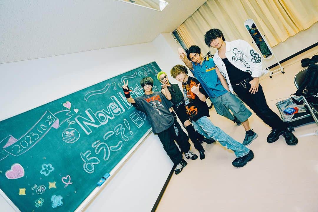 Novelbright（ノーベルブライト）さんのインスタグラム写真 - (Novelbright（ノーベルブライト）Instagram)「2023.10.28(土) at 日本大学工学部 『第73回 北桜祭』  日本大学工学部の学園祭に出演しました🙌 素敵な時間をありがとうございました✨  Photo: @musicmagic3923」10月28日 23時28分 - novelbright_jp