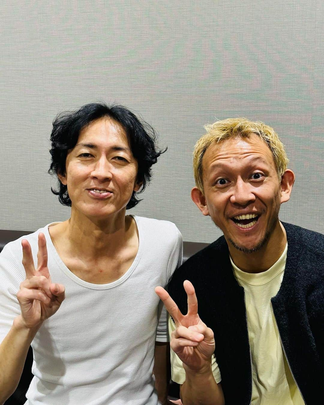 院長ヨモギダさんのインスタグラム写真 - (院長ヨモギダInstagram)「2023.10.28.(土) 🪩✨️🎤✨️🕺  ナインティナインのオールナイトニッポン歌謡祭in横浜アリーナ  その③ 矢部さんと❣️ 今日は、たっくさんお話し出来て嬉しかったです!!  . . . #渋谷スポンジ  #美容鍼 #鍼灸 #マッサージ  #痩身 #ヘッドスパ #筋膜リリース 東京都渋谷区松濤1-28-6 麻生ビル2F☏‭0367127598‬ 定休日🌱木曜日 🍁ご予約はHP又はお電話(18時迄) ‭www.shibuya-sponge.com‬ . .  🐕✨1ヶ月以内リピート常時500円OFF❗ 🐕✨初回の方にプチギフト進呈🎁 🐕✨Instagramフォロワー様に美容シートパックプレゼント🎁 . . .  #小顔矯正 #ツヤ肌 #シミ改善 #顔のくすみ #ダイエット鍼 #腰痛 #肩こり #むくみ解消 #フェイスライン #顔のたるみ #リフトアップ効果 #偏頭痛  #骨盤調整 #姿勢改善 #猫背 #巻き肩 #アトピー性皮膚炎 #スマホ首#目の下のクマ #ナインティナインのオールナイトニッポン歌謡祭 #ナインティナイン #岡村隆史 #矢部浩之」10月28日 23時44分 - shibuya_sponge