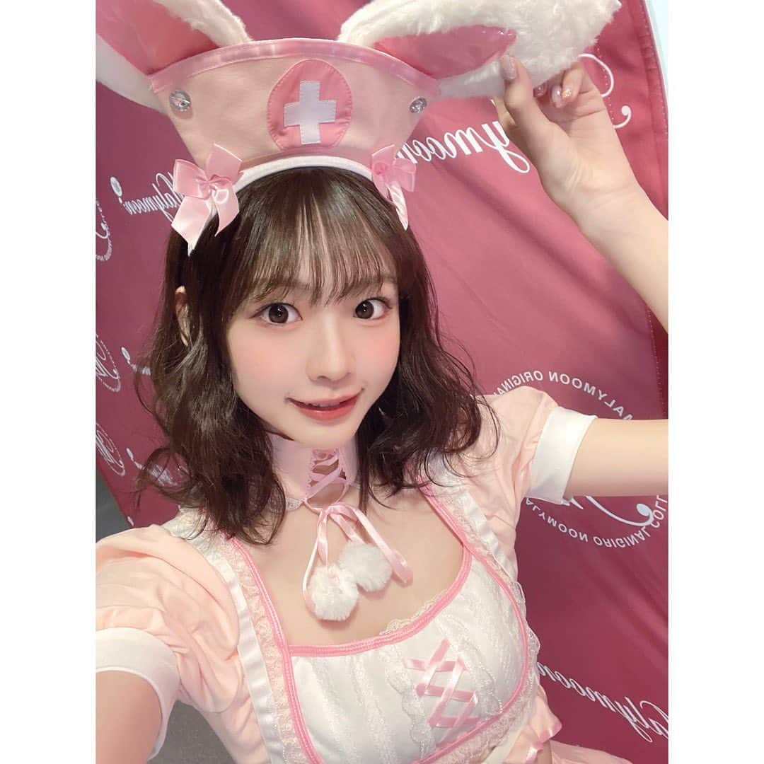 八伏紗世さんのインスタグラム写真 - (八伏紗世Instagram)「🐰🏥💓  もうすぐハロウィン👻🎃  今日はイベントでした♪  お会い出来た皆さん ありがとうございました🫶🏻  限定グッズも10/30まで販売中です！ どれもやぶさやが心を込めて描いた イラストです🥰 上のストーリーやハイライトから 購入できます✌🏼 ゲットまだの方はぜひ💓  #ハロウィン#ハロウィンコスプレ  #Halloween#cosplay  #japanesegirl」10月28日 23時39分 - yabusaya0928