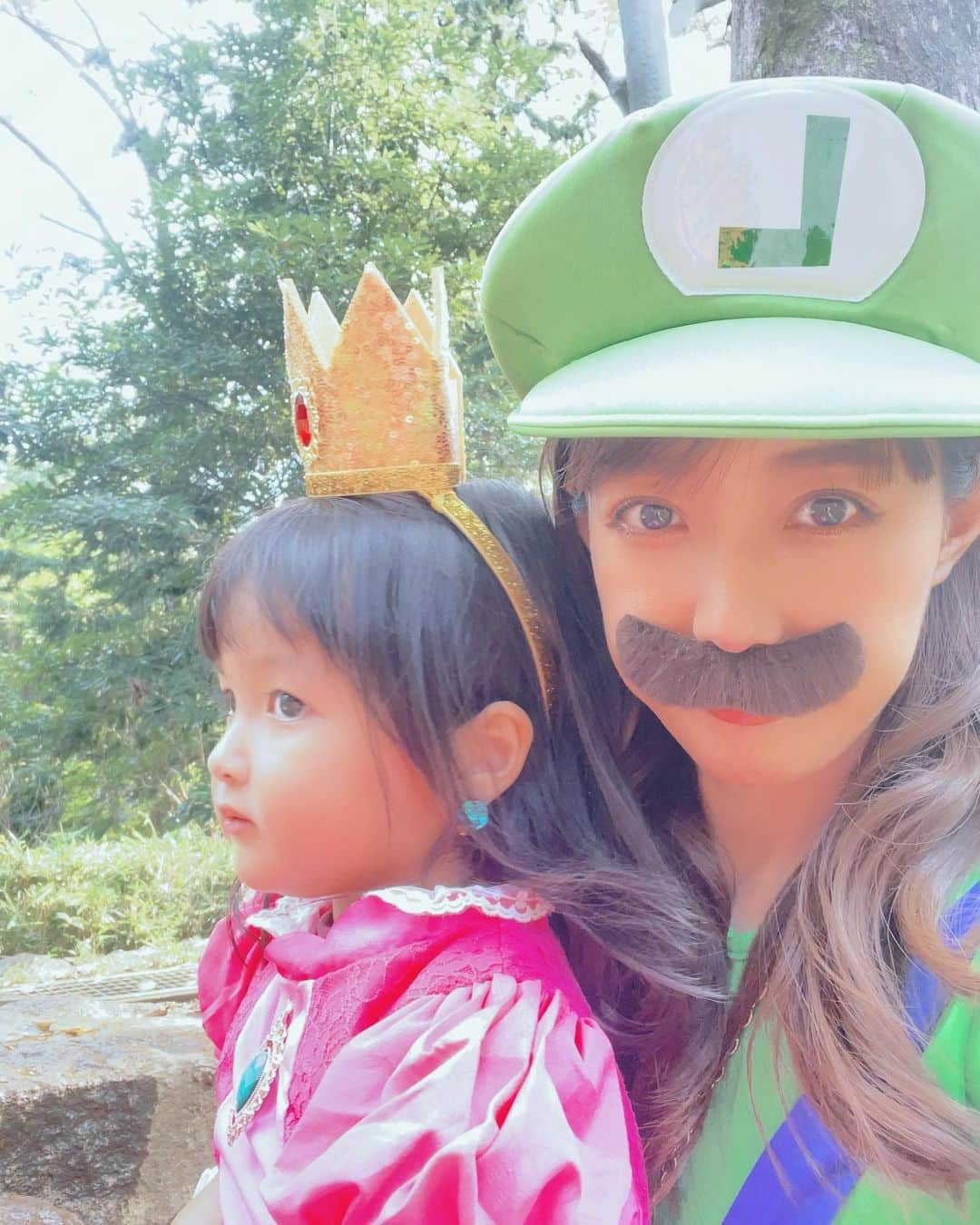 川崎希さんのインスタグラム写真 - (川崎希Instagram)「ピーチ姫👸🏰💕  sisterの仮装はは今年の大ヒット映画マリオのピーチ姫にしました💓💓💓  イヤリングやバッグ、手袋etc小物たくさんあるけど全部つけてくれてよかった🍑  私まだ映画観れてなくて早くみたい🎞️  #ハロウィンコスプレ #ピーチ姫　#princesspeach #marioandluigi #marioandpeach」10月28日 23時51分 - kawasakinozomi