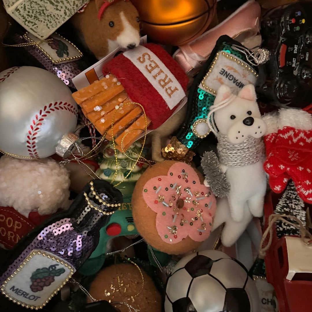 uinoloscaのインスタグラム：「@aruca.mas  リミテッドショップとしてクリスマスオーナメントを販売いたします🎄 ショップサイトは10月30日(月)9pmにオープンします🔔 カートオープンは11月1日(水)9pm−11月4日(土)です🎅🏻 在庫数は限られますが、どうぞお楽しみに🫶🏻 ・ ・ ・ #christmasornaments #クリスマスオーナメント」