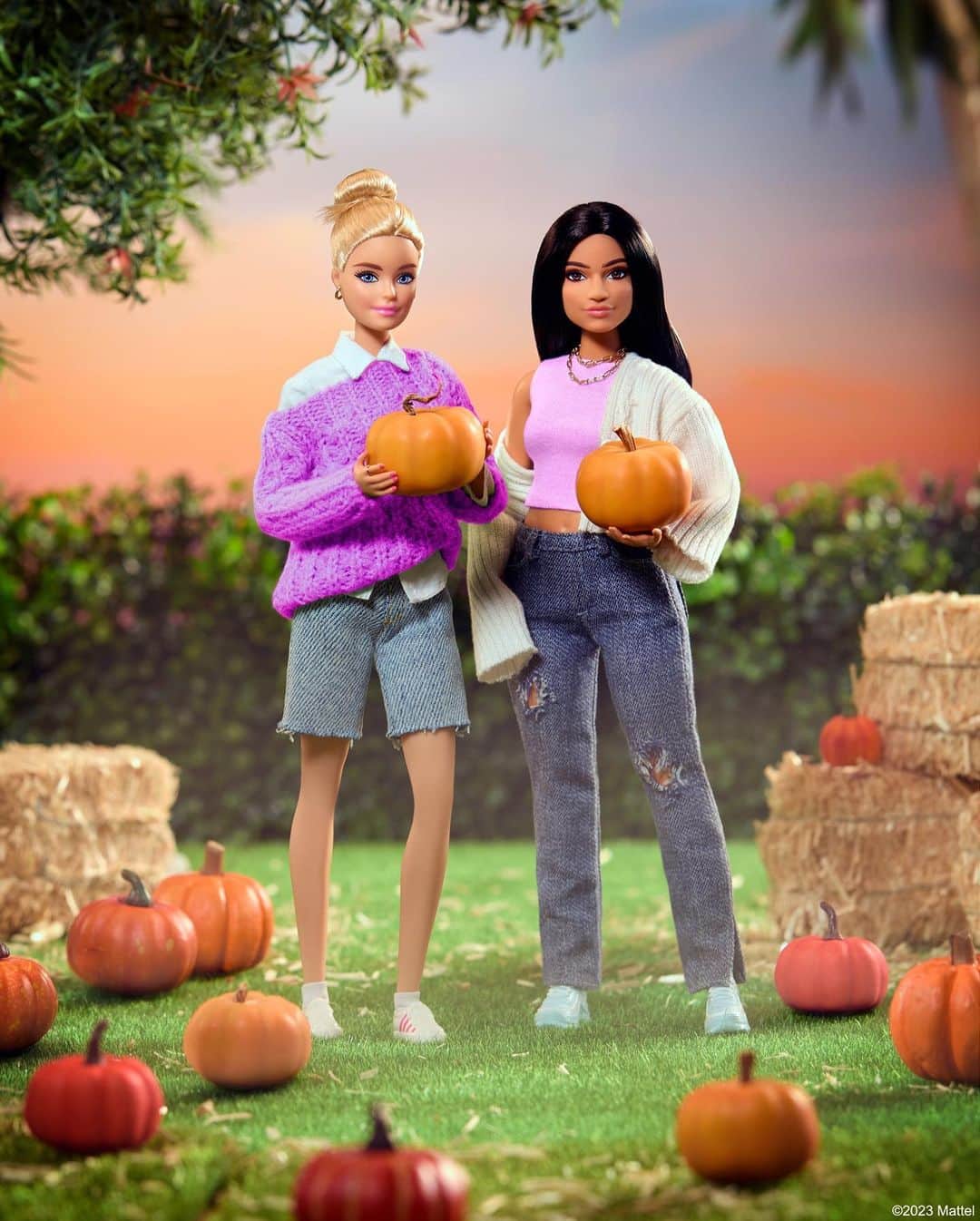 バービーのインスタグラム：「Embracing pumpkin szn. 🎃 #barbie #barbiestyle」