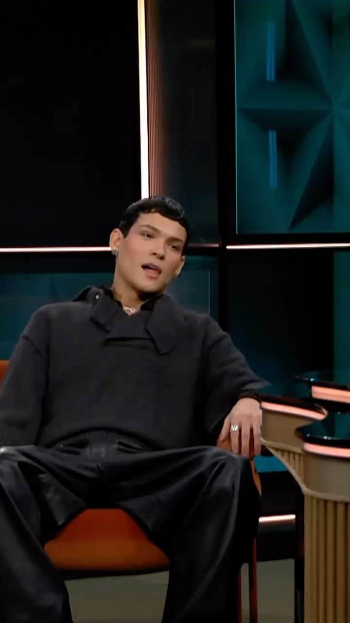 のインスタグラム：「IKVÄLL 20.00 i Hörnan! En av gästerna @officialomar ❤️🎃 @tv4」