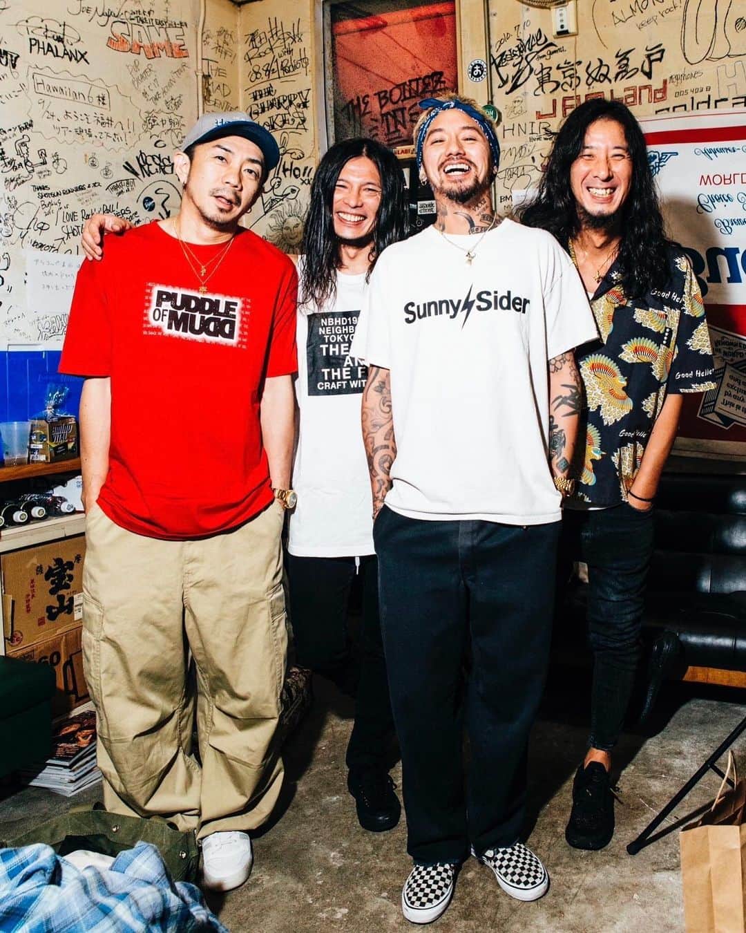 T$UYO$HIのインスタグラム：「. 47AREAS 31本目 福井はPTP時代からちょいちょい来てるけど ワンマンは初めて  近くのLAWSONの前で エルレ復活すべきだよとか 高橋と語ったりしたなぁ… あれから何年もかかったけど 実現して良かった！  そんな福井CHOPは フロアの熱がハンパなかった そりゃNice to meet youもやるわなw  平日で天気も悪いのに ソールドアウトであの熱量 メンバーみんな嬉しかったよ！ SUNTOWNがそこにあったね  photo @ysz.photo   #thebonez #20240406幕張メッセ」