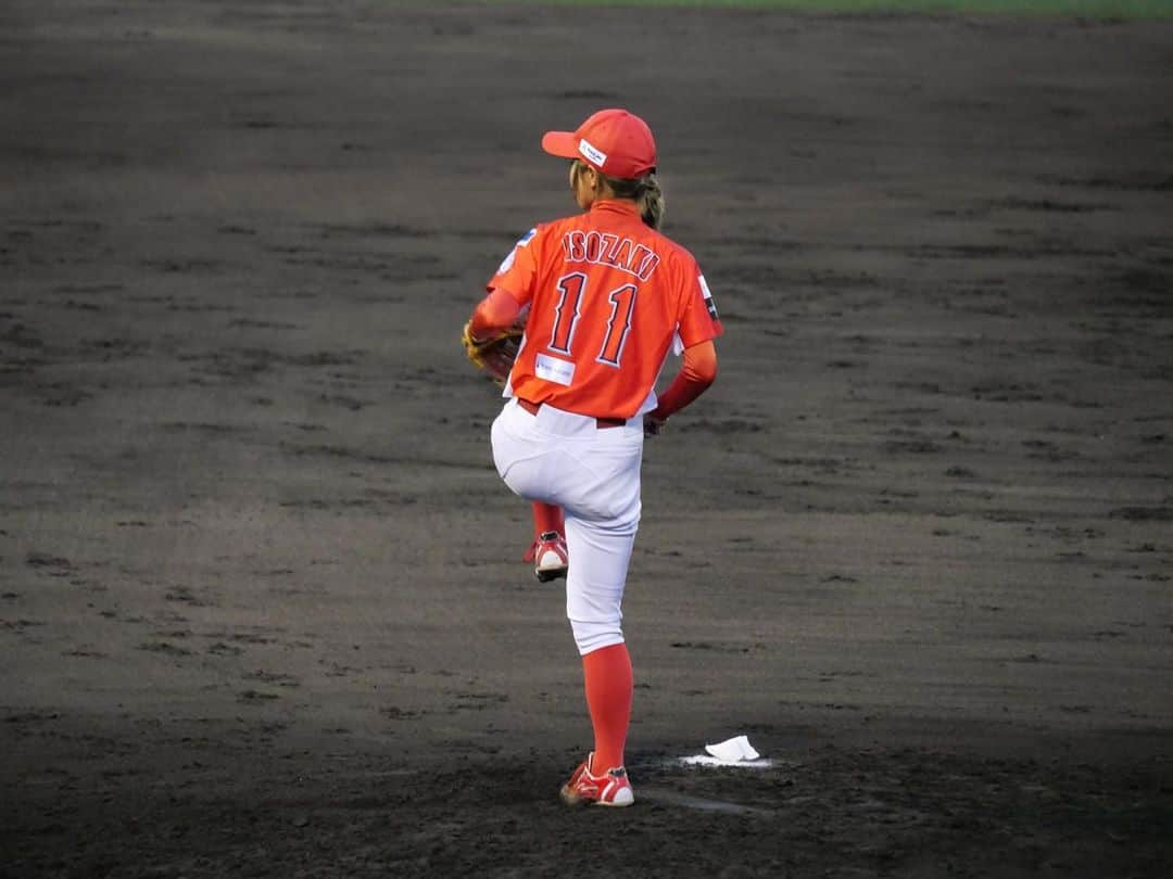 磯崎由加里さんのインスタグラム写真 - (磯崎由加里Instagram)「明日はルビーリーグ最終戦⚾️ 笑顔で終われるように頑張ります🔥  #はつかいちサンブレイズ  #野球 #女子野球  #最終戦」10月29日 0時01分 - isozaki.11