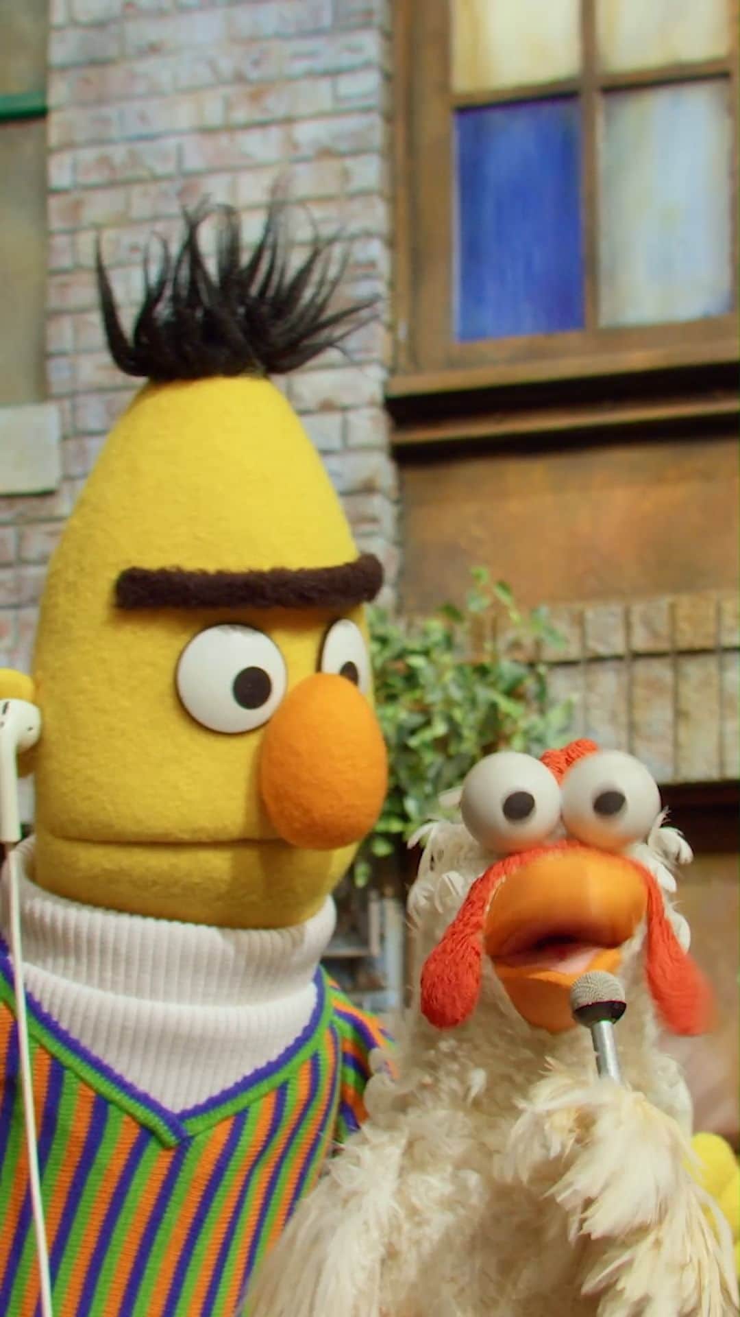 セサミストリートのインスタグラム：「Who thinks that Bert needs his own podcast? We sure do!」
