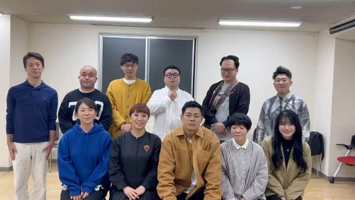 吉本新喜劇のインスタグラム：「日付が変わって10/29(日) イエスシアターで太田芳伸リーダーの新喜劇やるよ‼️‼️  赤スーツを着るのか着ないのか⁉️ おじゃましにますは出るのか出ないのか⁉️  赤スーツTシャツは売れるのか売れないのか⁉️  気になり過ぎる新喜劇、 ぜひみなさんの目で確かめに来てください‼️‼️  豪華キャストでお待ちしております❣️」