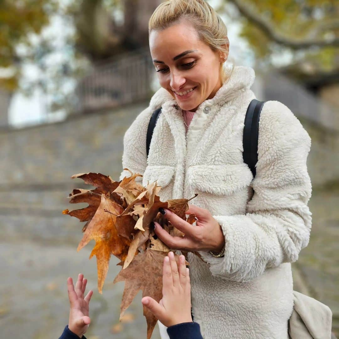 バシリキ・ミロウシさんのインスタグラム写真 - (バシリキ・ミロウシInstagram)「Γιατί πάντα ο πιο δυνατός μας "κρίκος"  είναι η οικογένεια⭐️ ___________________ #familytrip #travel #petrouniasfamily #greece」10月29日 0時03分 - vasilikimillousi