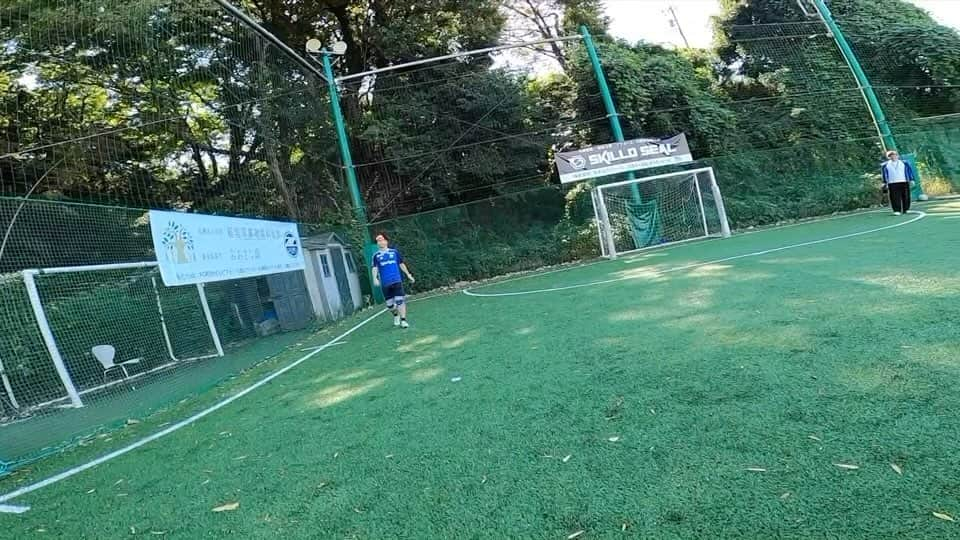 谷+１。のインスタグラム：「サトミツさんとフットサル大会参戦🤨 ウォーミングアップ中⚽️」