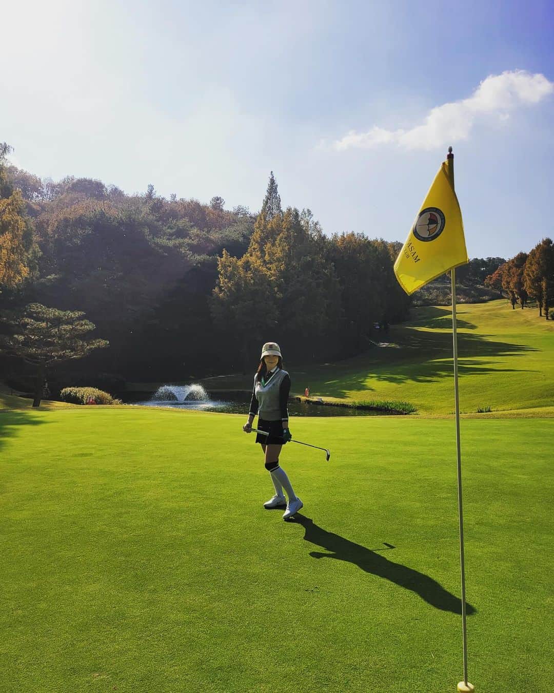 パク・ヒョジュのインスタグラム：「너무 이쁜 가을⛳️with @y1_ent_20190102 @sungryoung_kim  @daehun_84 잔디두번째밟으본애끌고다니시느라수고많으셨습니다🤓전그냥다좋았어요하하🫠이쁘다가을」