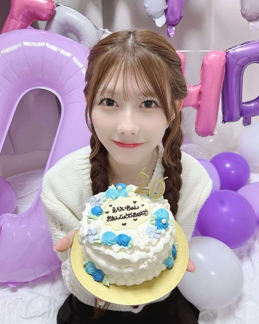 千葉恵里のインスタグラム：「☁️ 🧼 ☁️ 🧼 ☁️ ⁡ ⁡ ⁡ ⁡ ⁡ ⁡ ⁡ ⁡ ⁡ 10月27日 に 20歳迎えました〜！💐 ⁡ ⁡ 誕生日当日に 大好きな親友（ずんとまほ）が お祝いしてくれたよ〜！ ⁡ ⁡ 幸せです💟 ⁡ ⁡ ⁡ ⁡ ⁡ ⁡ ⁡ ♪♪ ⁡ #お誕生日 #ケーキ #Birthday」