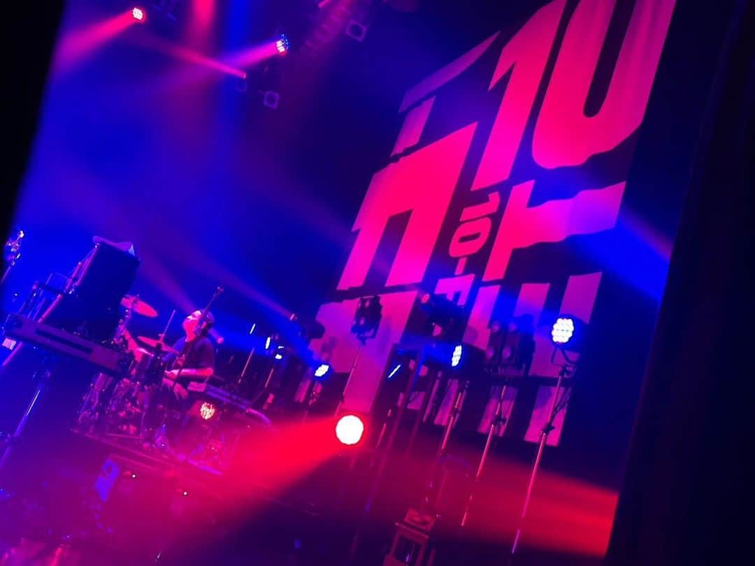 のインスタグラム：「ライブで30曲やってその後エグい寿司屋連れてってもろてあたし大満足マンです。 ほな札幌またな！」