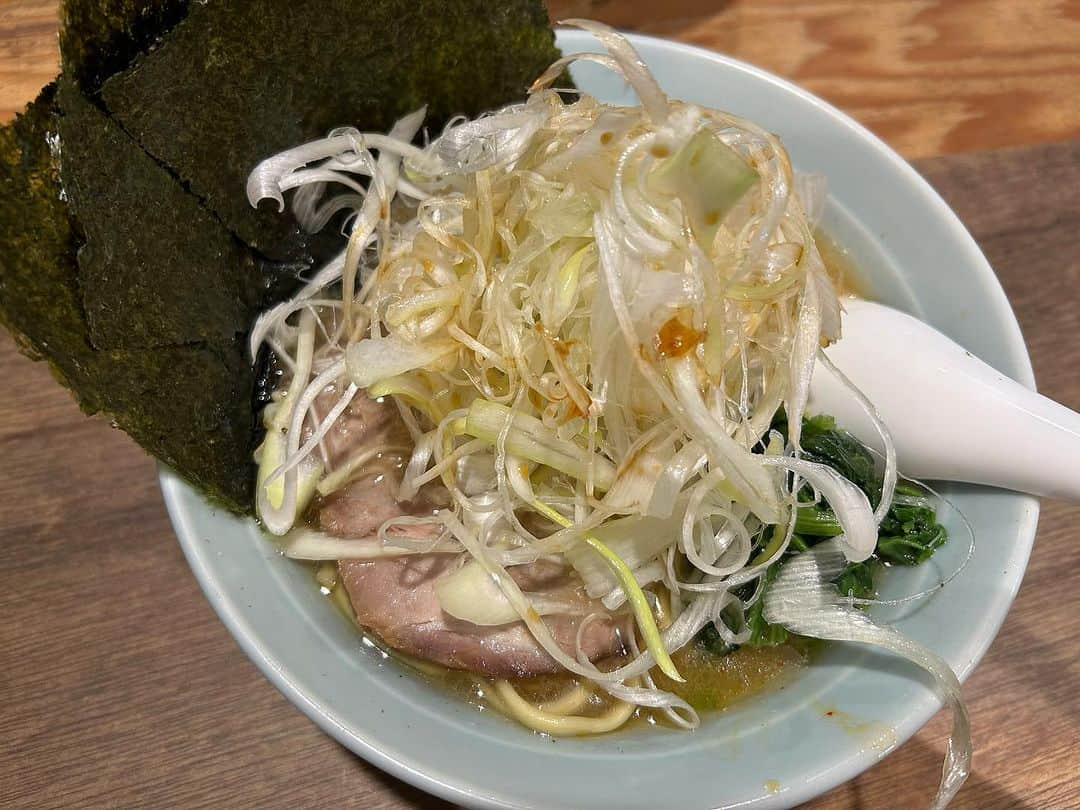 朝桐光のインスタグラム：「銀座　⭐️銀八商店⭐️  家系ラーメン❤️  辛いラーメンも美味しかったぁ😋  #銀座#銀座ラーメン#家系ラーメン#銀八商店」