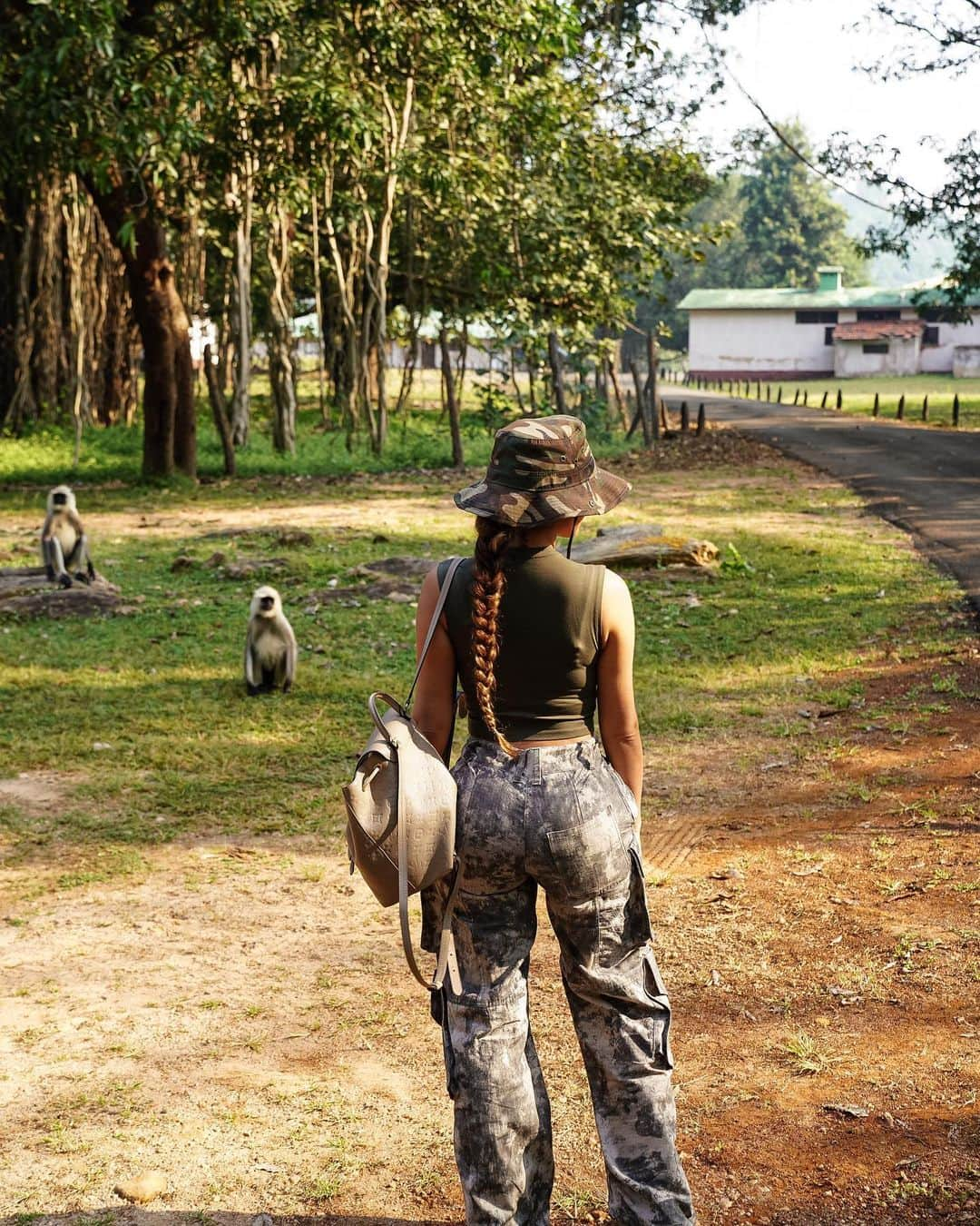 Aylen Aさんのインスタグラム写真 - (Aylen AInstagram)「Embracing Kanha's Wilderness..Tigers, Nature, and the Vibrance of Its People. @baghvillas」10月29日 0時33分 - aylen25