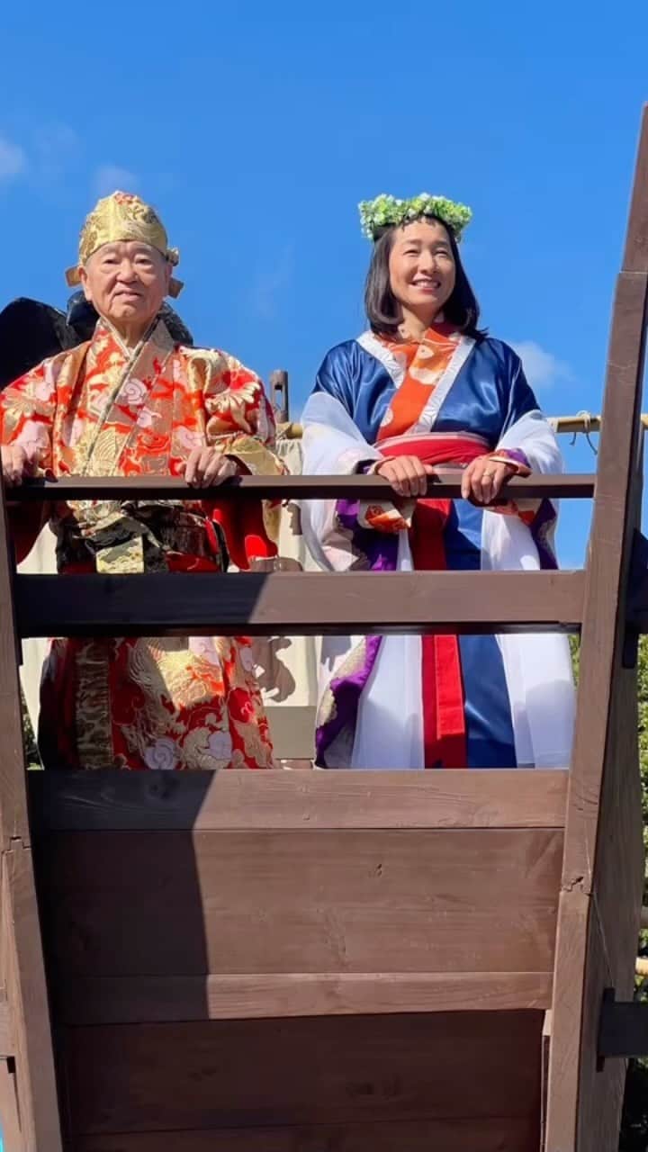 のインスタグラム：「宮崎「神武さま」のおきよ丸に乗らせていただきました。 2時間ほど船の上で街中を通ります。 船を押してくれているのは宮崎日大の生徒たち。 往路は米良会頭とご一緒させていただきました。 私は引き続き復路も載せていただきます。  #伊達公子 #kimikodate  #テニス  #テニスプレイヤー #tennis  #tennisplayer #2023年10月28日  #宮崎 #宮崎市 #神武さま  #宮崎神宮」