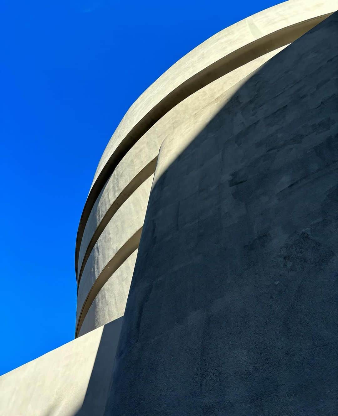 メラニー・サイクスさんのインスタグラム写真 - (メラニー・サイクスInstagram)「So much to see, so little time 😁🥰💫❤️  #centralpark  #guggenheim  #metropolitanmuseumofart  #autumnvibes🍁  #newyork #blueskies #newyork  @saralincmarr what fun we are having 🤸🏽‍♂️ 🥰❤️💫 thanks a million for everything xxxx」10月29日 0時48分 - msmelaniesykes