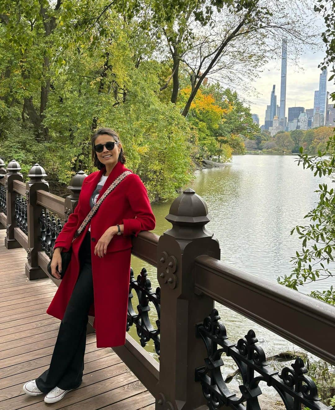 メラニー・サイクスさんのインスタグラム写真 - (メラニー・サイクスInstagram)「So much to see, so little time 😁🥰💫❤️  #centralpark  #guggenheim  #metropolitanmuseumofart  #autumnvibes🍁  #newyork #blueskies #newyork  @saralincmarr what fun we are having 🤸🏽‍♂️ 🥰❤️💫 thanks a million for everything xxxx」10月29日 0時48分 - msmelaniesykes