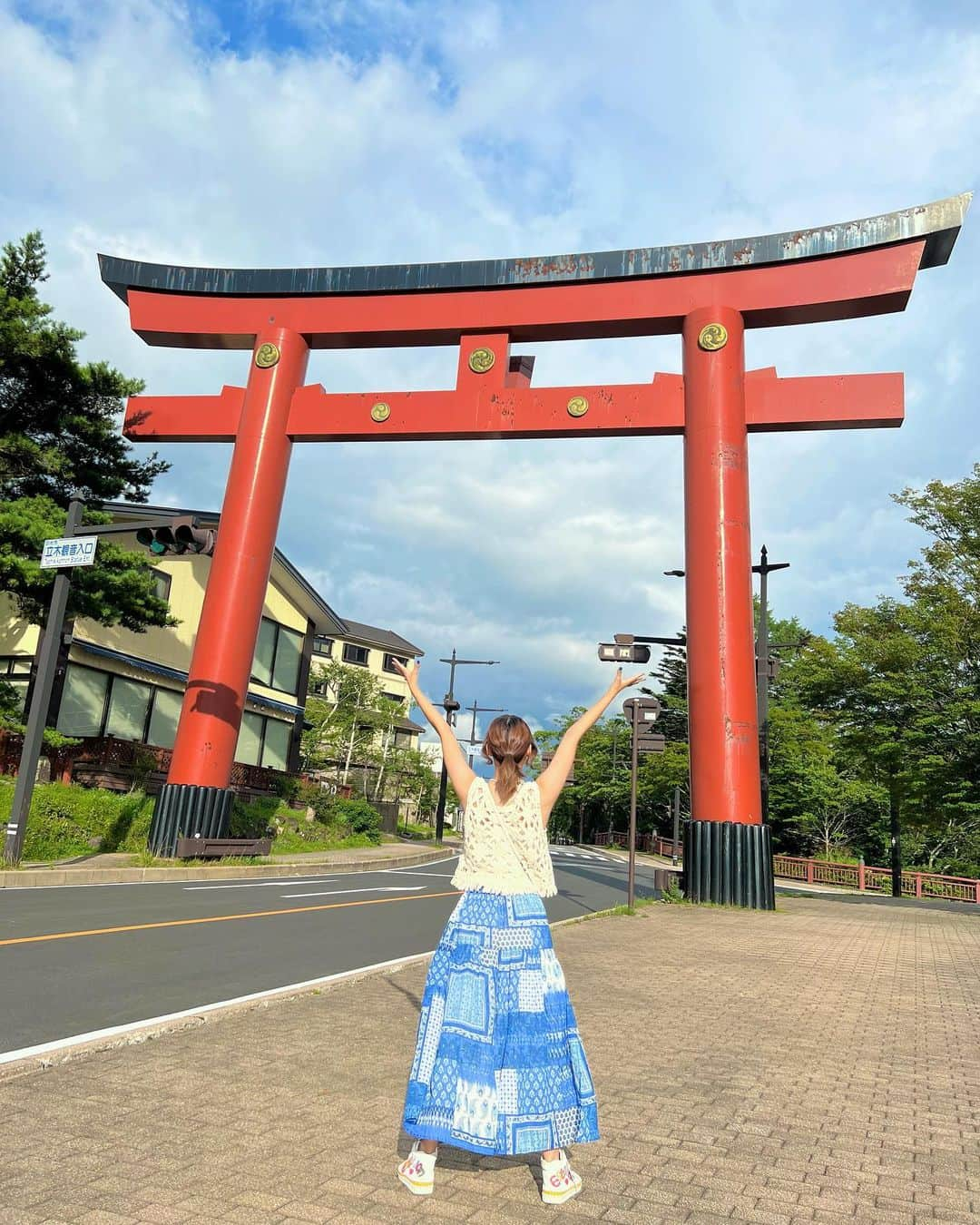 amiさんのインスタグラム写真 - (amiInstagram)「載せてなかった今年の夏の思い出📷✨ わんこ達に生まれて初めての海と湖を見せれました🐶🐶🐾もっと色んな景色を見せたいな〜！次はどこ行こう？   #日光東照宮 #日光 #見ざる言わざる聞かざる #🙈🙉🙊 #犬 #犬旅行」10月29日 0時50分 - amidesudoumo