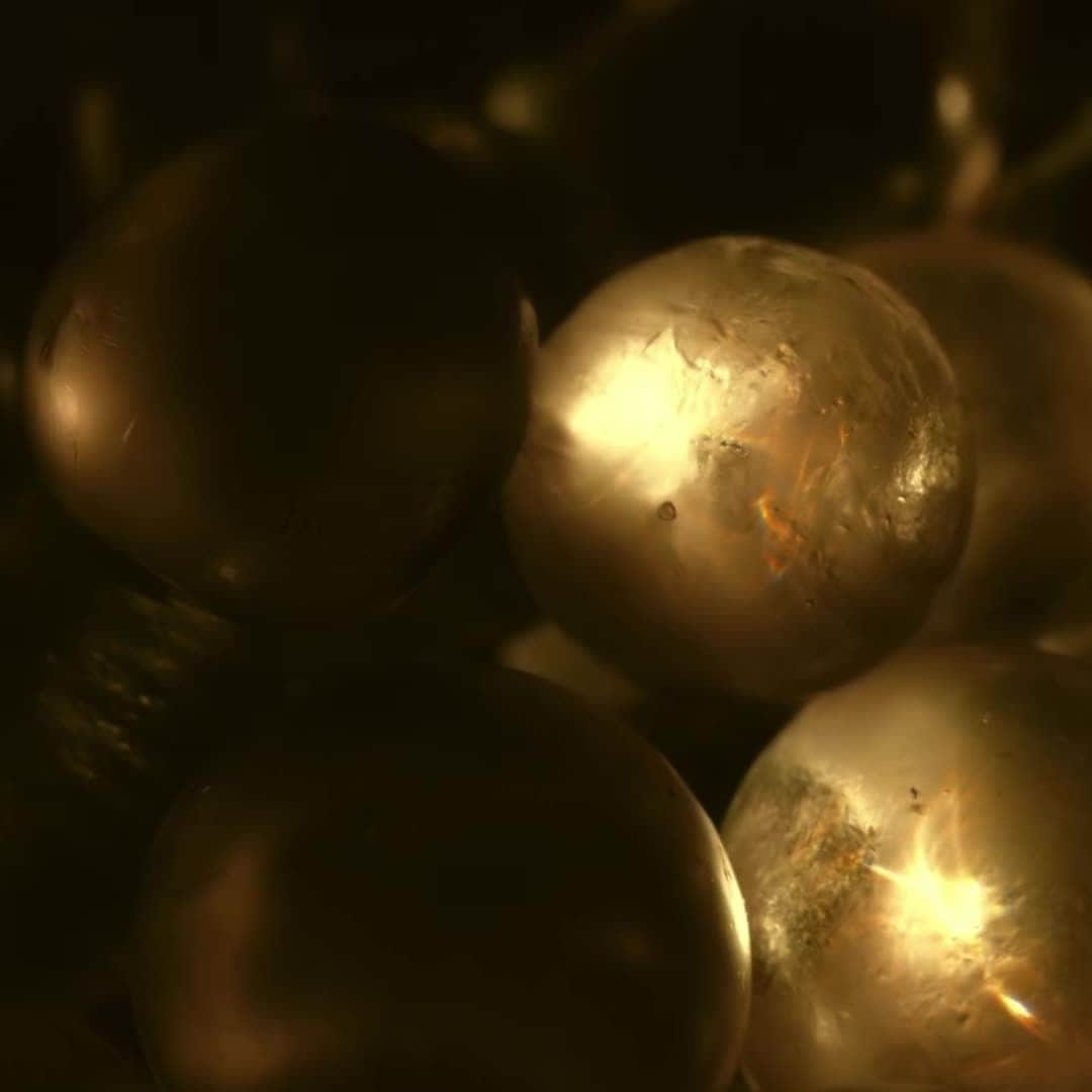 Moët & Chandon Officialのインスタグラム：「A spontaneous “brut nature” champagne.⁣ Imagine a beautiful home opening its doors. Collection Impériale, Création No. 1 is a generous and serene experience that leverages the arts of selecting, aging, blending, and maturing - with no added sugar at dosage. As a brut nature, this exceptional champagne delivers the pure expression of its flavors. ⁣ ⁣ #CollectionImperiale #MoetChandon⁣⁣ ⁣⁣ This material is not intended to be viewed by persons under the legal alcohol drinking age or in countries with restrictions on advertising on alcoholic beverages. ENJOY MOËT RESPONSIBLY.」