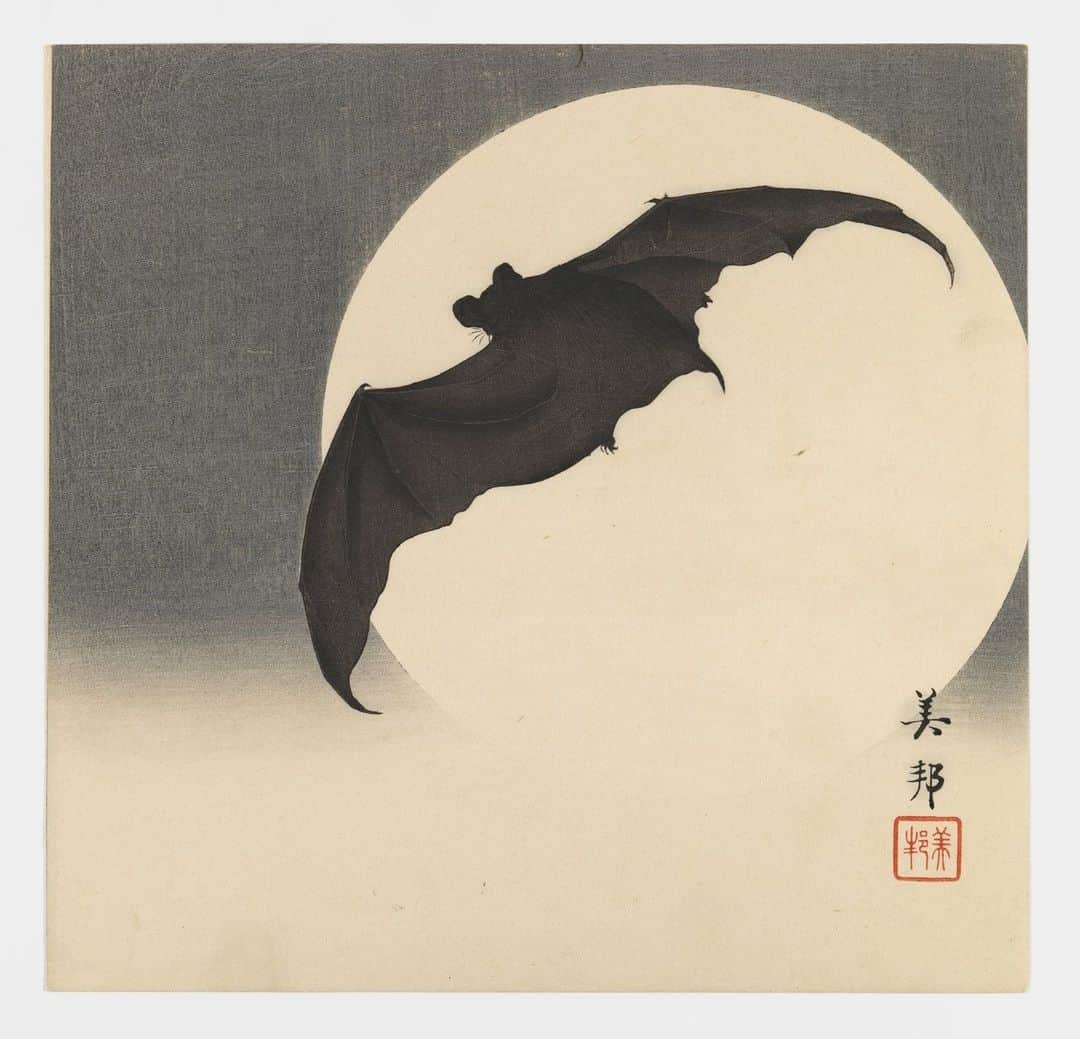 ブルックリン美術館のインスタグラム：「Flying into Halloweekend like… 🦇🌝⁠ ⁠ Did you know bats are considered to be lucky in some Asian cultures? This is because the written symbol for “bat” has the same pronunciation as "happiness." Consequently, bats are frequently found in artwork in both China and Japan, like in the Japanese print shown here. The full moon is also viewed as a lucky occurrence, making this combination of motifs very good luck!⁠ ⁠ 🖼️ Takahashi Biho (active ca. 1890-1930). Bat in Moon, ca. 1905. Color woodblock print on paper, 9 1/4 x 9 9/16 in. (23.5 x 24.3 cm). Brooklyn Museum, Gift of the Estate of Dr. Eleanor Z. Wallace, 2007.32.4 (Photo: Brooklyn Museum, 2007.32.4_IMLS_PS3.jpg)⁠ ⁠ #Halloween #BrooklynMuseum #BkMArtsofAsia」