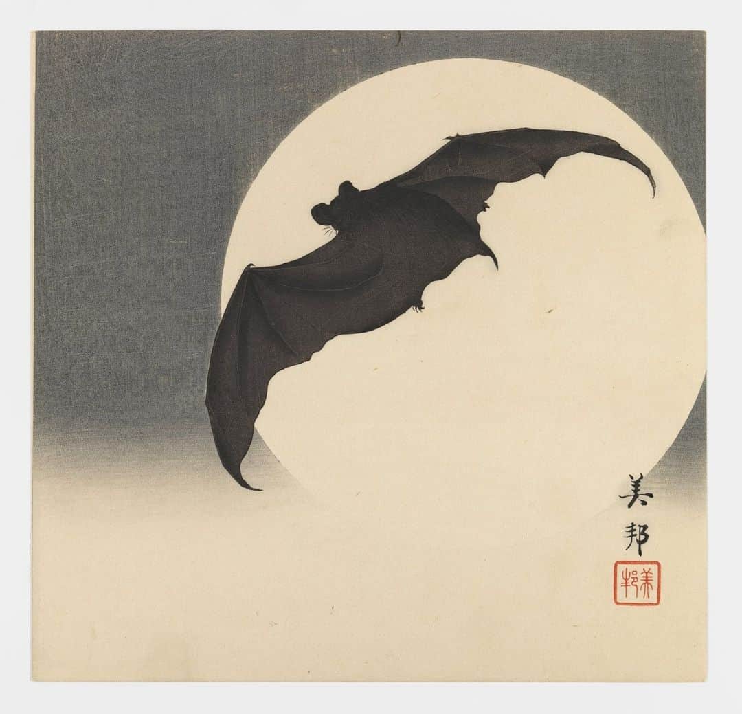 のインスタグラム：「Flying into Halloweekend like… 🦇🌝⁠ ⁠ Did you know bats are considered to be lucky in some Asian cultures? This is because the written symbol for “bat” has the same pronunciation as "happiness." Consequently, bats are frequently found in artwork in both China and Japan, like in the Japanese print shown here. The full moon is also viewed as a lucky occurrence, making this combination of motifs very good luck!⁠ ⁠ 🖼️ Takahashi Biho (active ca. 1890-1930). Bat in Moon, ca. 1905. Color woodblock print on paper, 9 1/4 x 9 9/16 in. (23.5 x 24.3 cm). Brooklyn Museum, Gift of the Estate of Dr. Eleanor Z. Wallace, 2007.32.4 (Photo: Brooklyn Museum, 2007.32.4_IMLS_PS3.jpg)⁠ ⁠ #Halloween #BrooklynMuseum #BkMArtsofAsia」