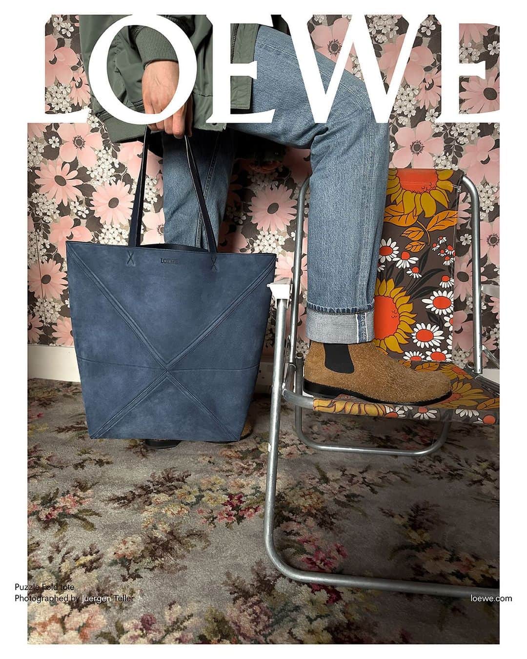 Loeweのインスタグラム：「SHOES OFF, PLEASE.  The Puzzle Fold tote for LOEWE Spring Summer 2024 precollection.  Photography Juergen Teller Creative direction Jonathan Anderson  Creative partner Dovile Drizyte Styling Benjamin Bruno  Production Holmes Production  #LOEWE #LOEWESS24」