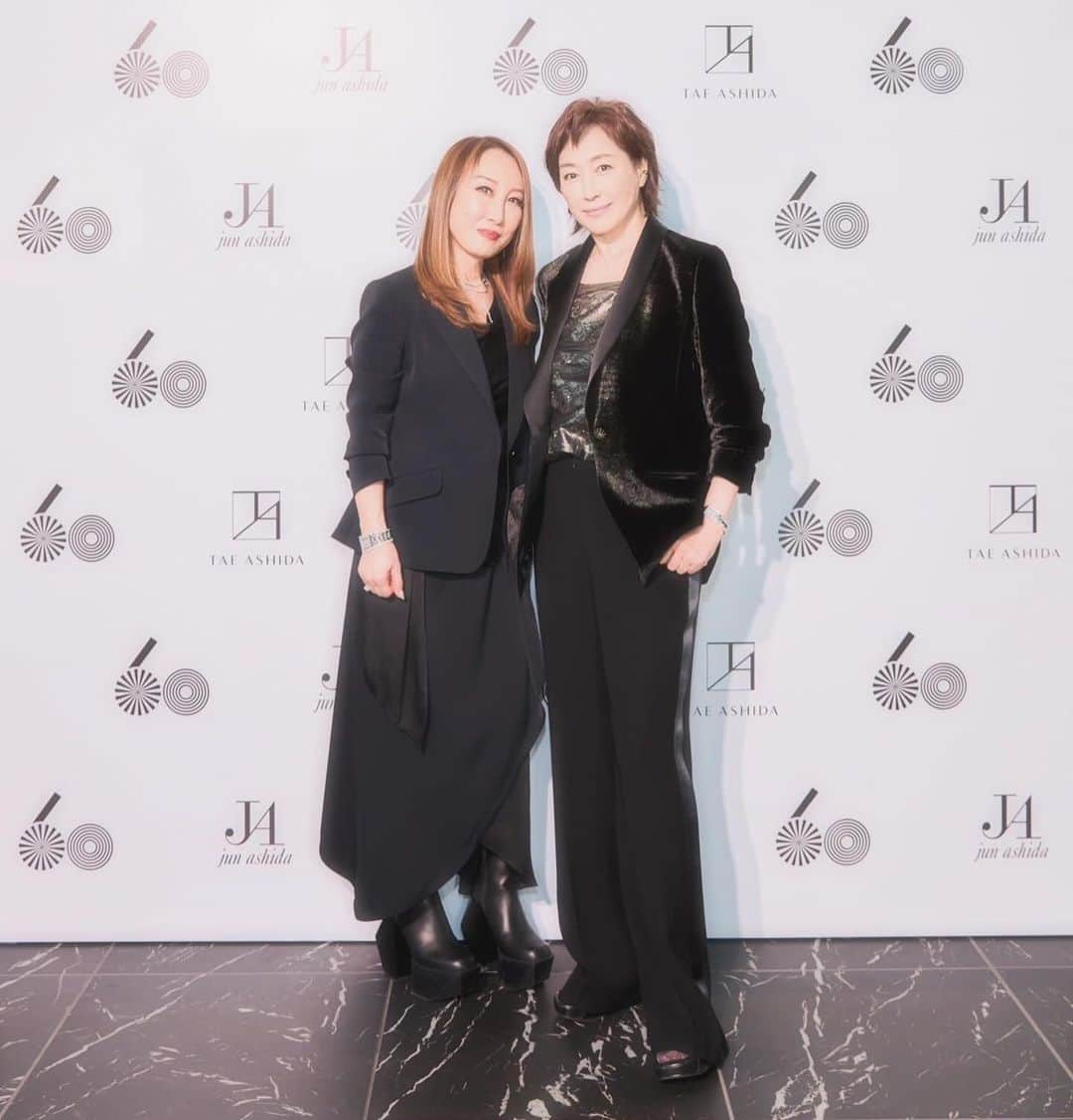 高島礼子のインスタグラム：「JUN　ASHIDA/TAE　ASHIDA　60TH　ANNIVERSARY　SPRING　SUMMER　COLLECTION　2024 に、行ってきました❣️ 多恵さんとは同じ年、常に挑戦の連続で刺激を受けます。 皆さん、とっても美しく素敵ですね☺️✨  #ファッション」