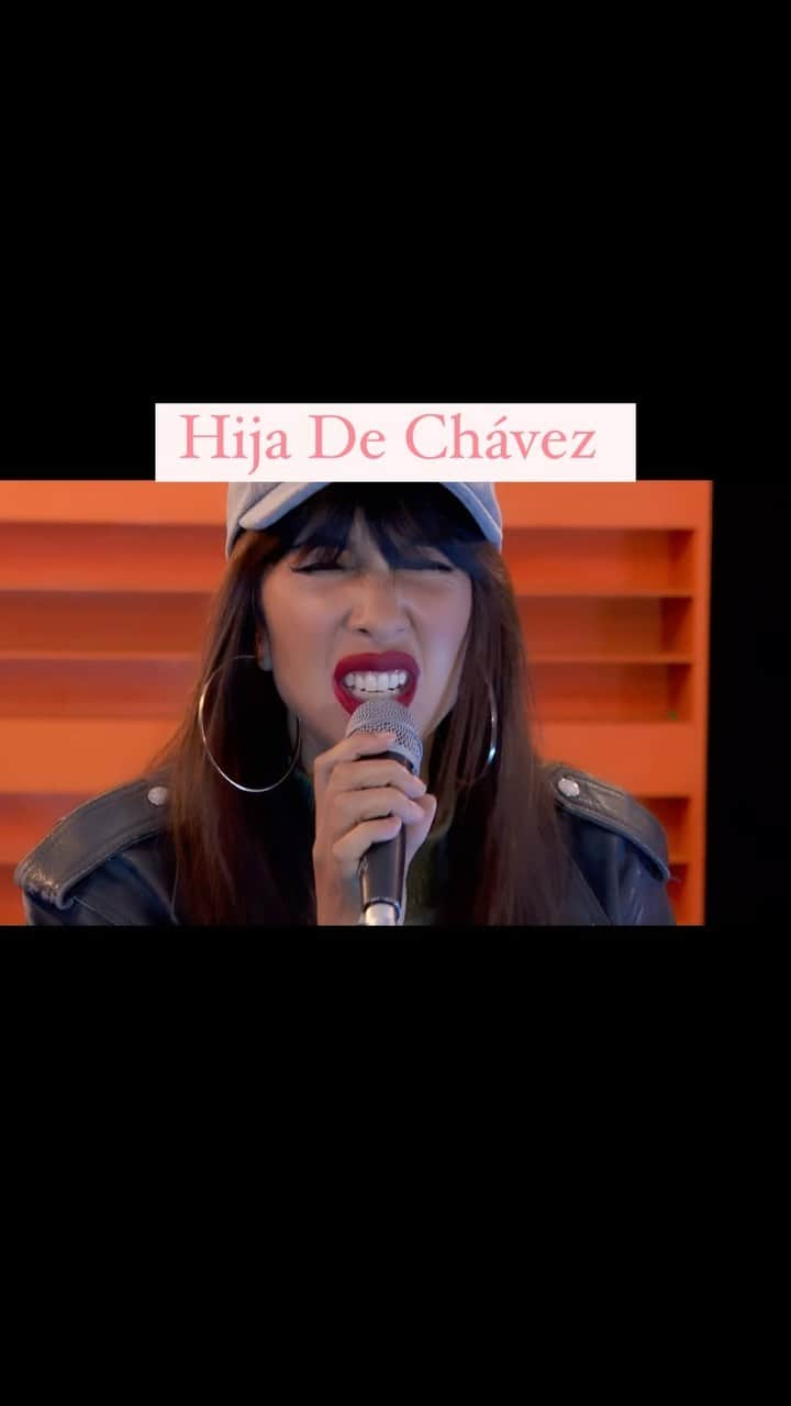 ジャッキー・クルーズのインスタグラム：「Many people are unaware of my true last name, which is Chavez. When I was young, in a fit of anger and rage towards my father, I decided to change my last name. This song served as a means to express my emotions to my father. However, through the healing influence of music, I have now found forgiveness and inner peace, both with myself and my father. It’s a testament to the incredible transformative power and magic of music. No matter how much I may attempt to alter myself, I will always be “hija de Chavez.produced by @drebombay if you want to hear the full song follow my Spotify in my bio  Gracias @yeshuah por la increíble entrevista!」