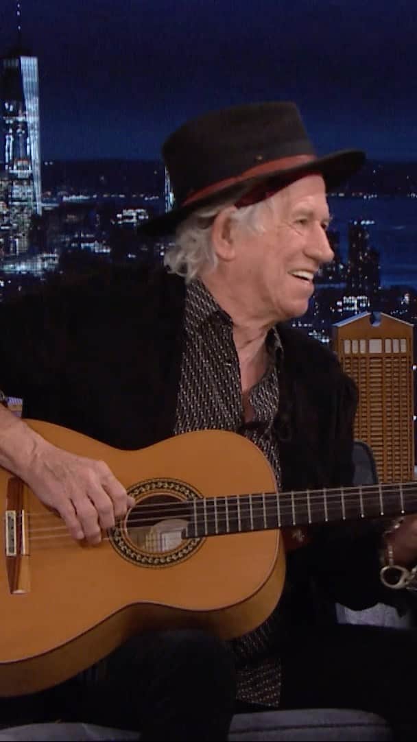 The Rolling Stonesのインスタグラム：「@officialkeef plays @jimmyfallon a little honky tonk on @fallontonight 🎸  #keithrichards #rollingstones #tonightshow #jimmyfallon」