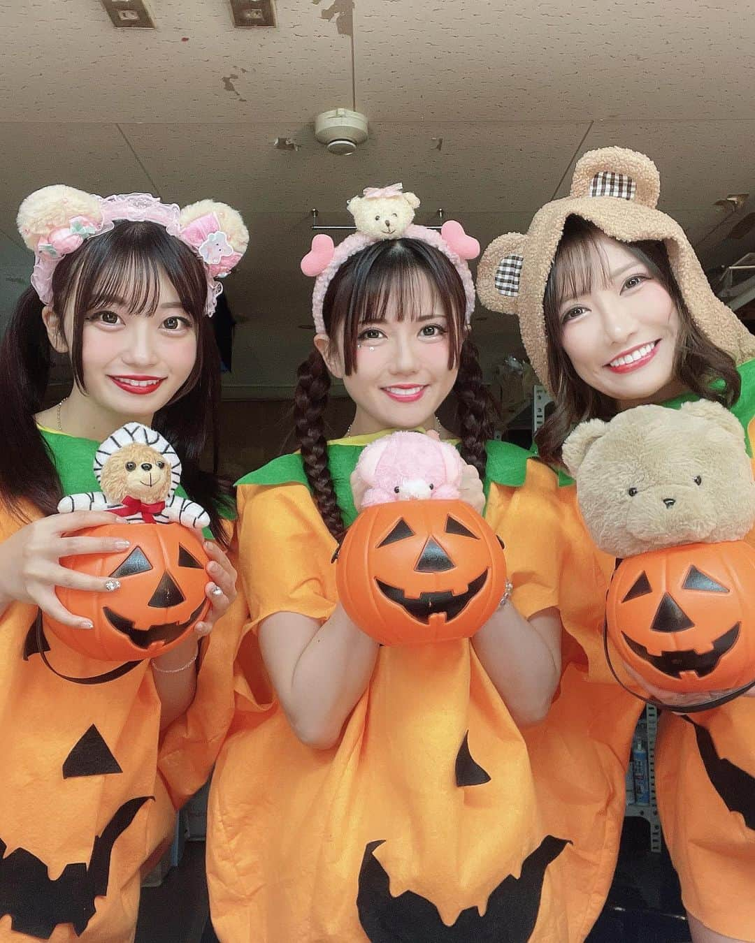 小峰みこさんのインスタグラム写真 - (小峰みこInstagram)「. trick or treat🎃🧟🍬 . . . #ストリップ #ストリップ劇場 #東洋ショー #ハロウィン #halloween2023 #halloweencostume #かぼちゃ着ぐるみ #日本のハロウィン #ハロウィン仮装　#น่ารัก #Manis #귀여운 #ผู้หญิง #Wanitajepang」10月29日 1時36分 - mico_19911201