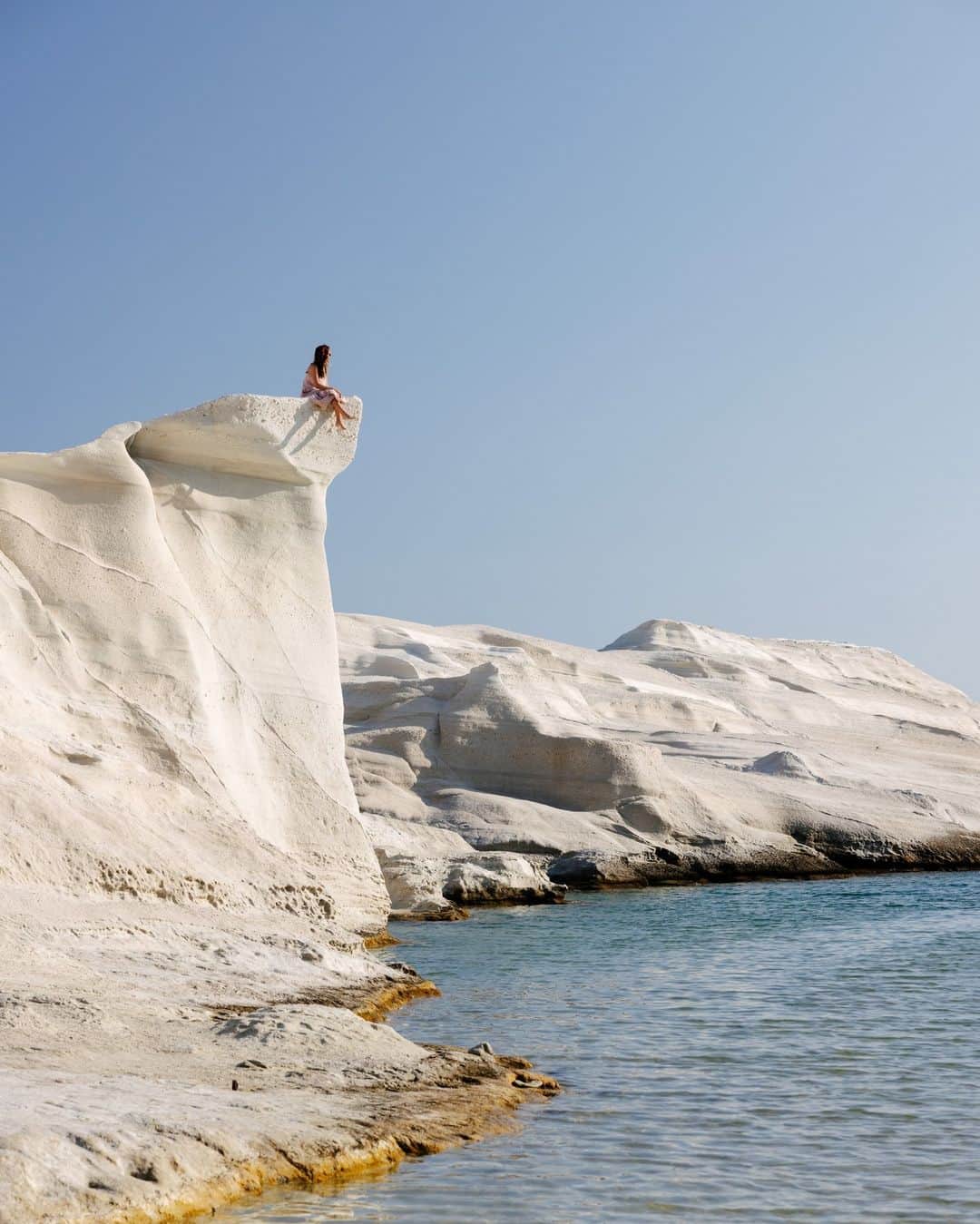 National Geographic Travelのインスタグラム：「Photo by @jessicasample | The cliffs of Sarakiniko on the Greek island of Milos are primarily composed of pumice and were formed through the volcanic activity that shaped the island. The island's volcanic history and unique geological features have made it an area of great interest for geologists and nature enthusiasts.」