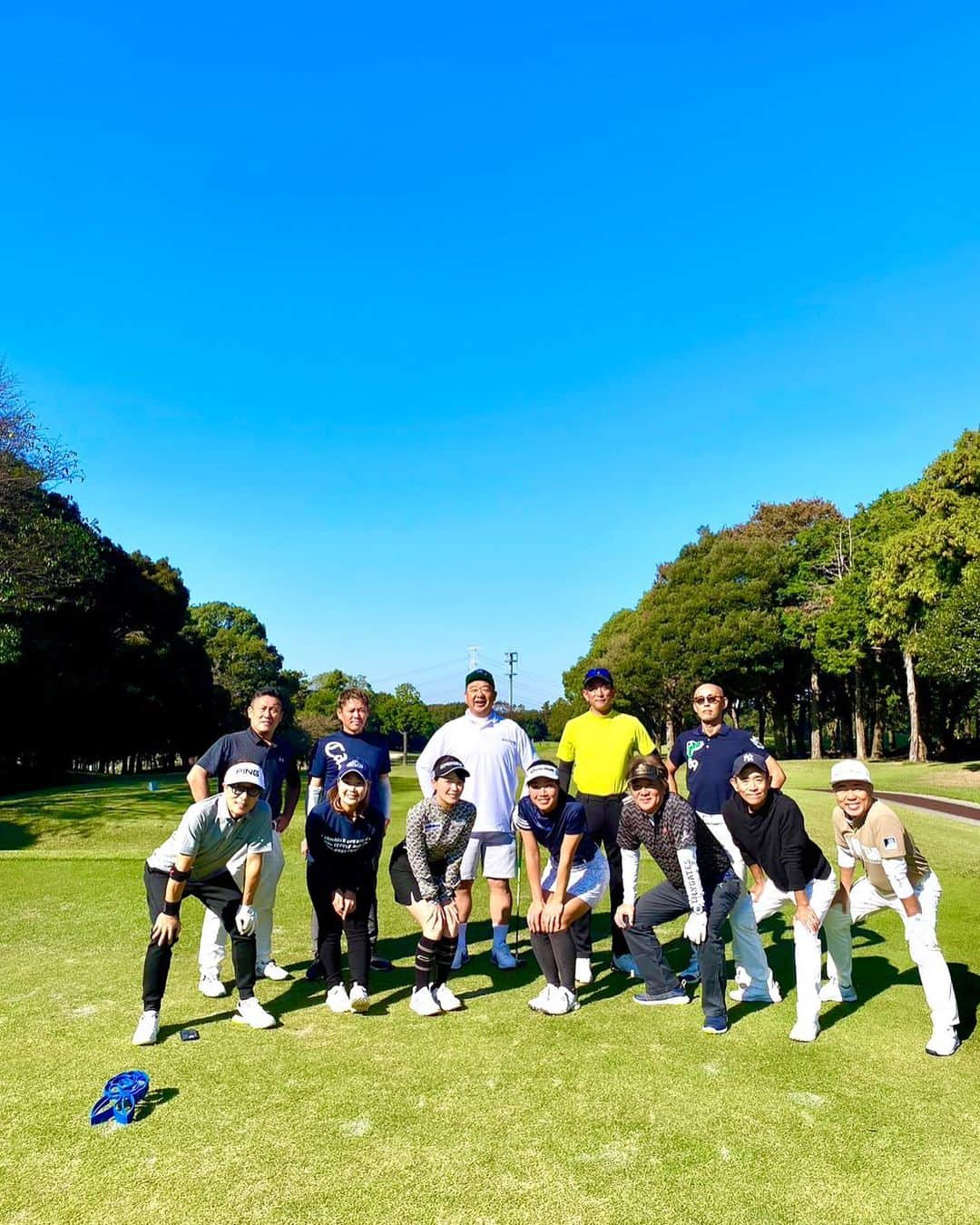 黒田アーサーさんのインスタグラム写真 - (黒田アーサーInstagram)「🅱️の会ゴルフ⛳️10月の陣！  お天気に恵まれて 最高のゴルフ日和でした😊👍  同組の栗さん(栗田貫一)、 西山美希ちゃん、 武田社長、 ありがとうございました！  栗さんとのラウンドはいつも楽しい🤣 美希ちゃんはもうすぐプロテスト3次‼️ 皆んなで応援してるから頑張ってね😤💪  アゼストグループ清水会長、 いつも本当に有り難うございます🙇‍♀️  #🅱️の会ゴルフ  #アゼストグループ  #アゼスポゴルフ  #西山美希プロ  #長嶺葉子プロ  #上野陽向プロ  #栗田貫一 #ゴルゴ松本  #tko木下 #deepゆういちろう  #ピンゴルフジャパン  #ピンアパレルジャパン  #メダリストジャパン  #シトリックアミノスーパーアイ」10月29日 1時31分 - kuroda_arthur