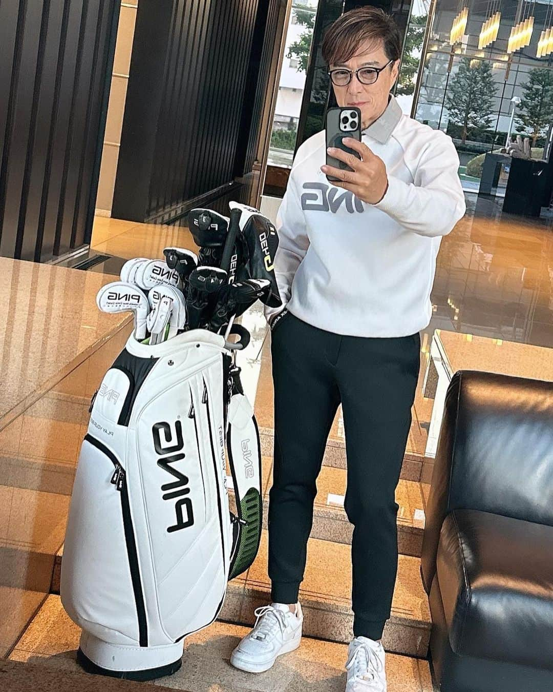 黒田アーサーさんのインスタグラム写真 - (黒田アーサーInstagram)「🅱️の会ゴルフ⛳️10月の陣！  お天気に恵まれて 最高のゴルフ日和でした😊👍  同組の栗さん(栗田貫一)、 西山美希ちゃん、 武田社長、 ありがとうございました！  栗さんとのラウンドはいつも楽しい🤣 美希ちゃんはもうすぐプロテスト3次‼️ 皆んなで応援してるから頑張ってね😤💪  アゼストグループ清水会長、 いつも本当に有り難うございます🙇‍♀️  #🅱️の会ゴルフ  #アゼストグループ  #アゼスポゴルフ  #西山美希プロ  #長嶺葉子プロ  #上野陽向プロ  #栗田貫一 #ゴルゴ松本  #tko木下 #deepゆういちろう  #ピンゴルフジャパン  #ピンアパレルジャパン  #メダリストジャパン  #シトリックアミノスーパーアイ」10月29日 1時31分 - kuroda_arthur