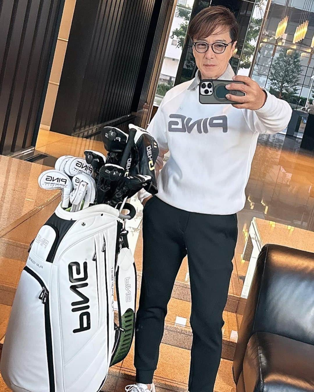 黒田アーサーさんのインスタグラム写真 - (黒田アーサーInstagram)「🅱️の会ゴルフ⛳️10月の陣！  お天気に恵まれて 最高のゴルフ日和でした😊👍  同組の栗さん(栗田貫一)、 西山美希ちゃん、 武田社長、 ありがとうございました！  栗さんとのラウンドはいつも楽しい🤣 美希ちゃんはもうすぐプロテスト3次‼️ 皆んなで応援してるから頑張ってね😤💪  アゼストグループ清水会長、 いつも本当に有り難うございます🙇‍♀️  #🅱️の会ゴルフ  #アゼストグループ  #アゼスポゴルフ  #西山美希プロ  #長嶺葉子プロ  #上野陽向プロ  #栗田貫一 #ゴルゴ松本  #tko木下 #deepゆういちろう  #ピンゴルフジャパン  #ピンアパレルジャパン  #メダリストジャパン  #シトリックアミノスーパーアイ」10月29日 1時31分 - kuroda_arthur