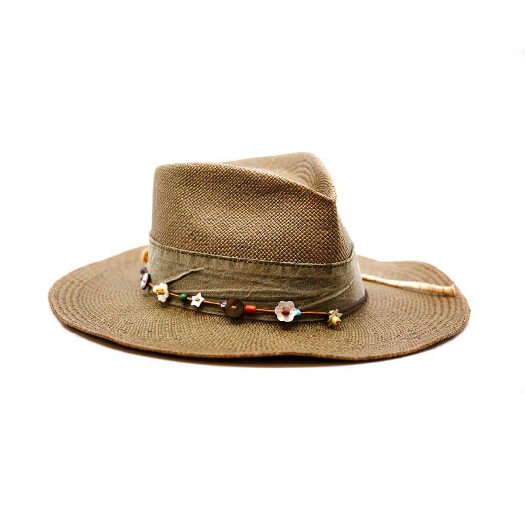 Nick Fouquetさんのインスタグラム写真 - (Nick FouquetInstagram)「Nick Fouquet Fall Winter 23 “Starry Nights”  Eclipse   Olive straw hat Tonal dead stock military canvas band  Handmade leather + fabric+ beads Mother of pearl wrap  Photography: Agata Serge @agataserge Stylist: Leon Salkin @leonsalkin  Model: Lauren Taylor @laurennttaylor」10月29日 2時01分 - nickfouquet